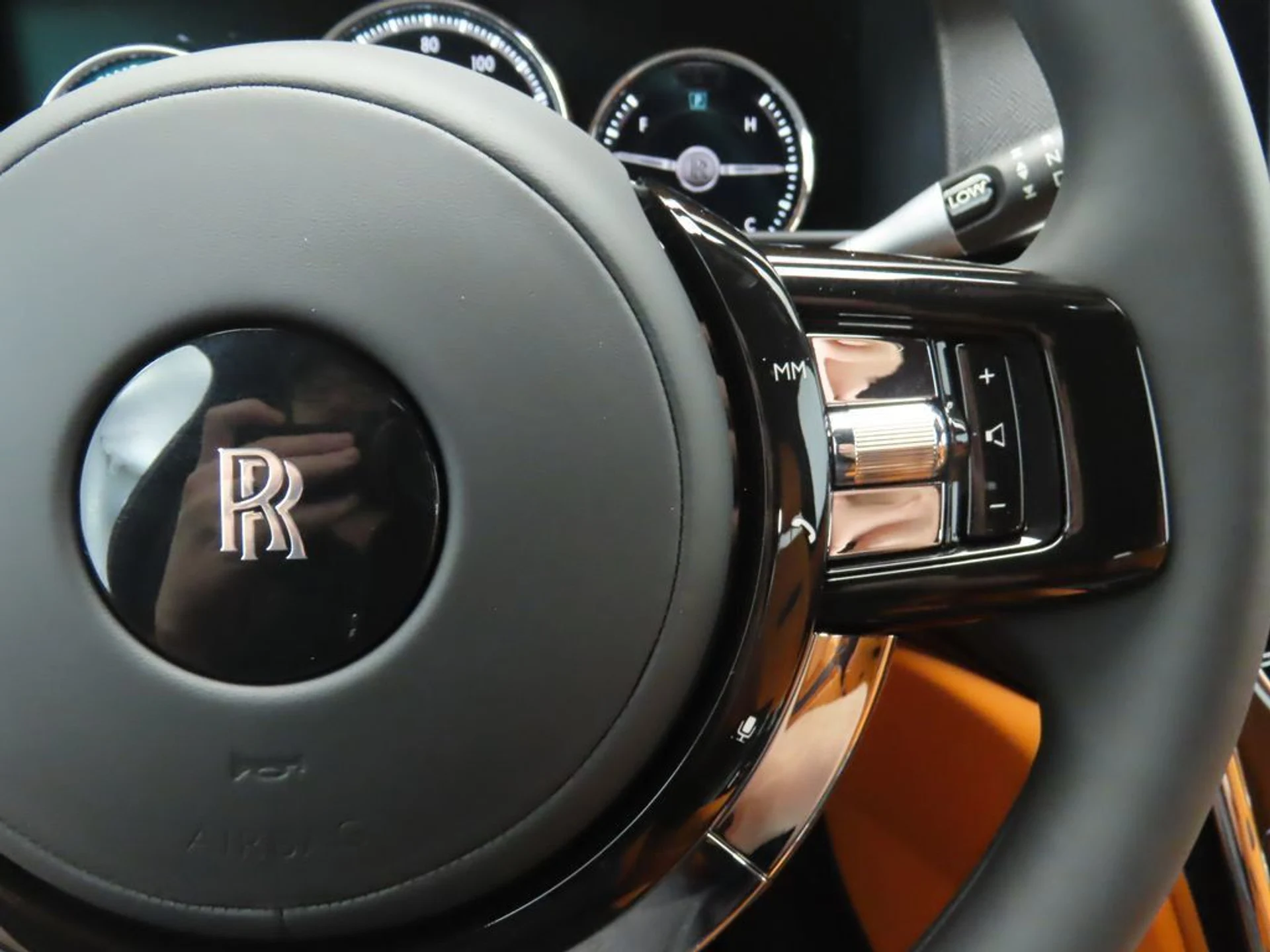 mph011_2399364219_used_2023_rolls_royce_cullinan_sportutility_8119_22974083_12_1024_3cdda180e5