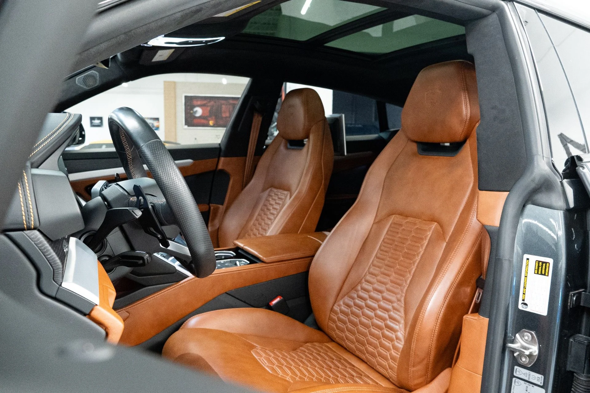 mph011_2400259008_Used_2019_Lamborghini_Urus_1770318658_deae9ddfc9