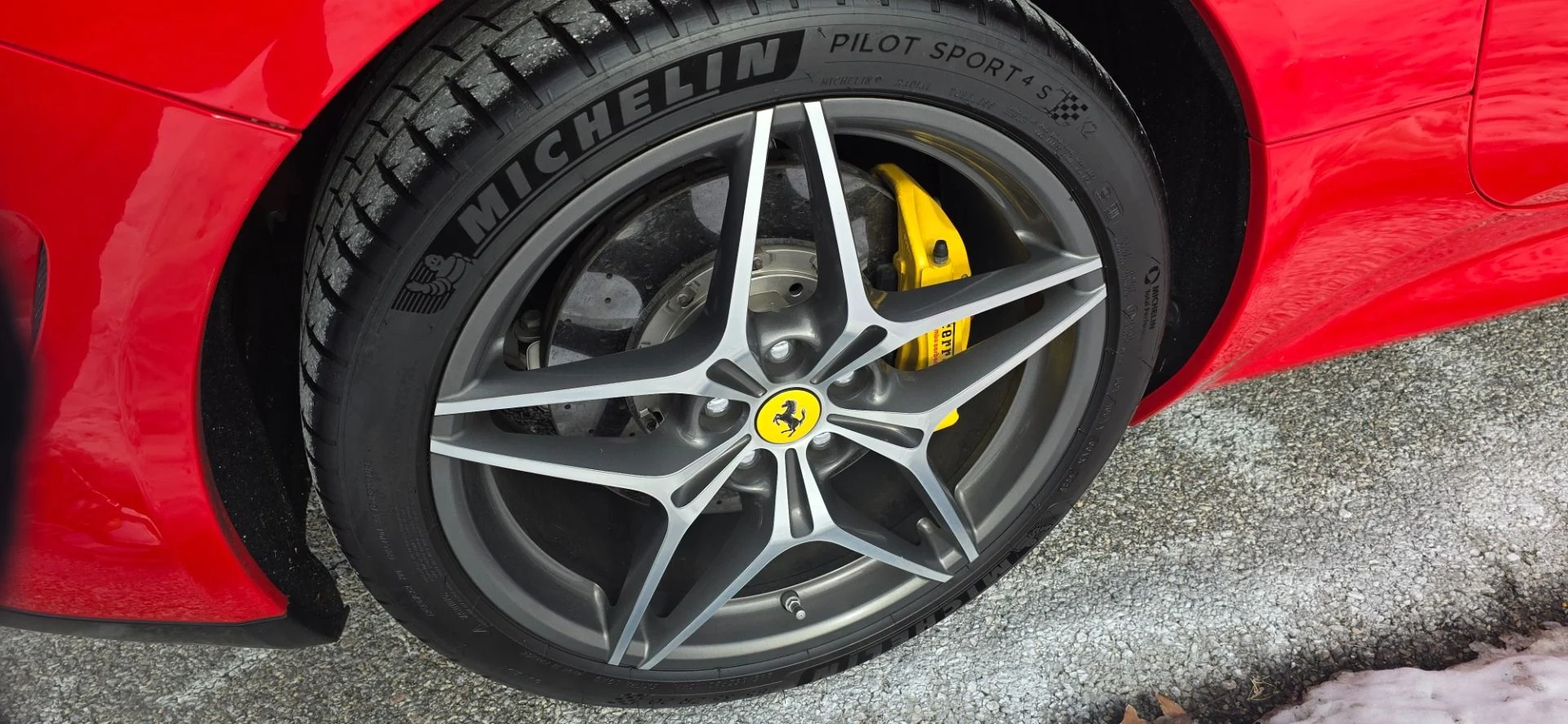 mph011_2400537660_Used_2015_Ferrari_California_T_1767808408_1cafae1937