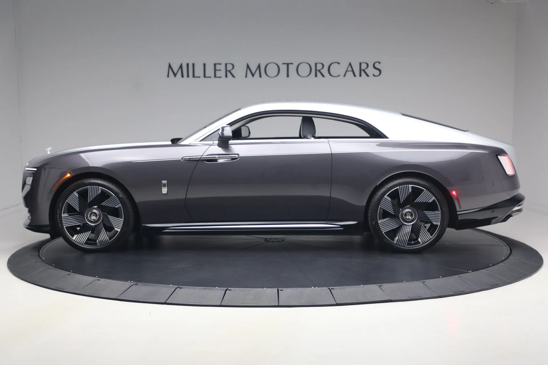 mph011_2406263395_Used_2024_Rolls_Royce_Spectre_27100821d0