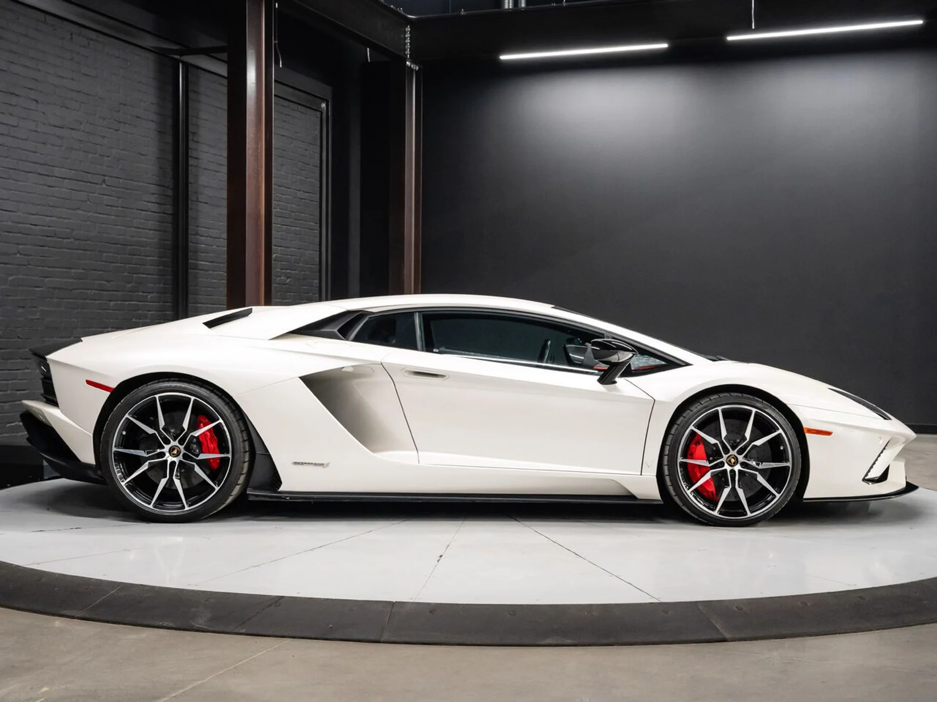 mph011_240706447_lamborghini_aventador_2017_ed393ebff3