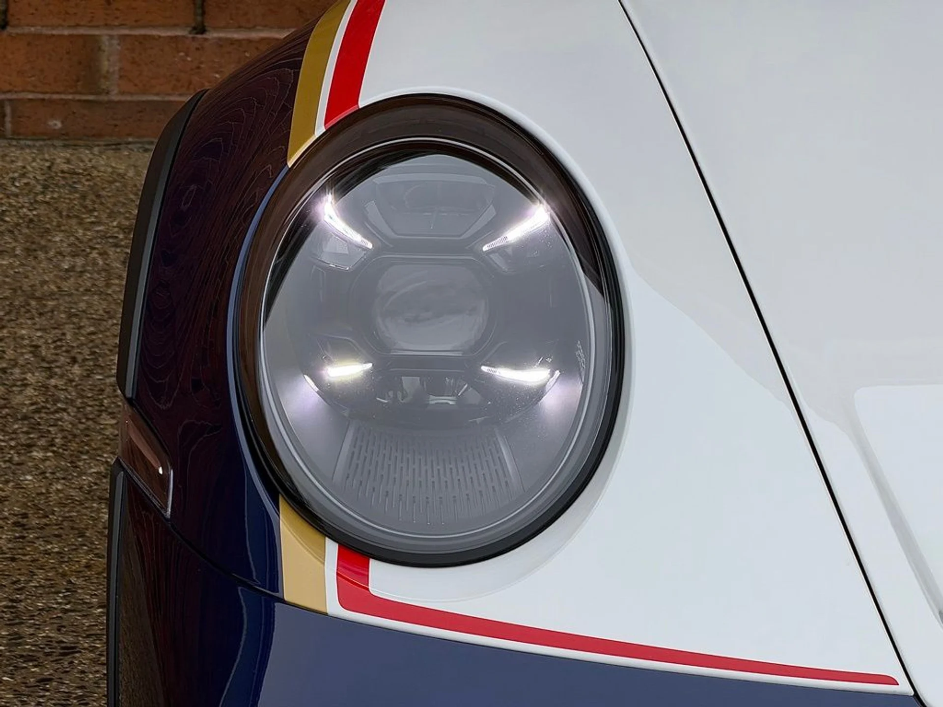 mph011_2410314876_e7515a8b7f634987f2ab67455aff9c25x_1c32094a4e