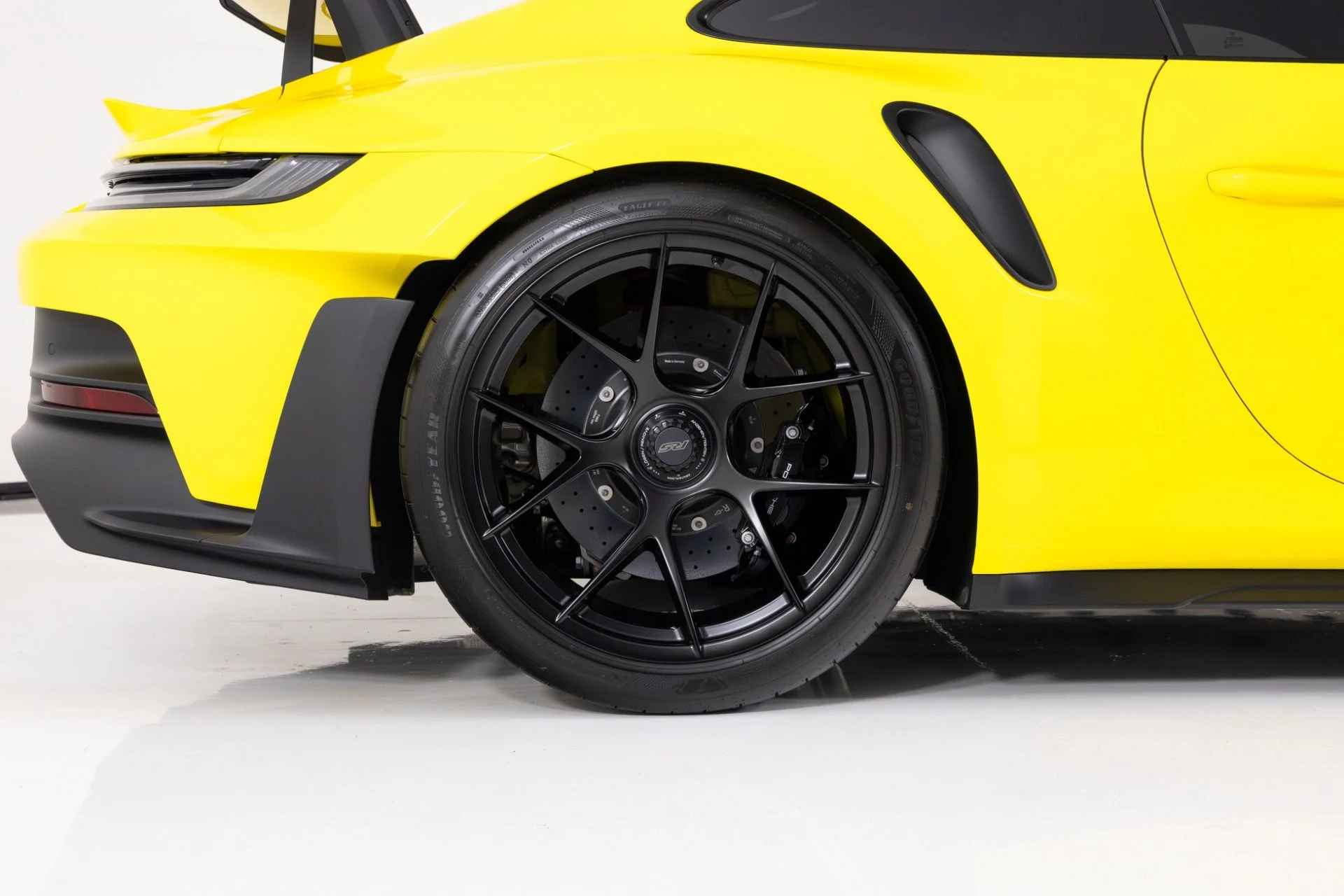 mph011_2411854917_Used_2024_Porsche_911_GT_3_RS_1770767527_9d16310704