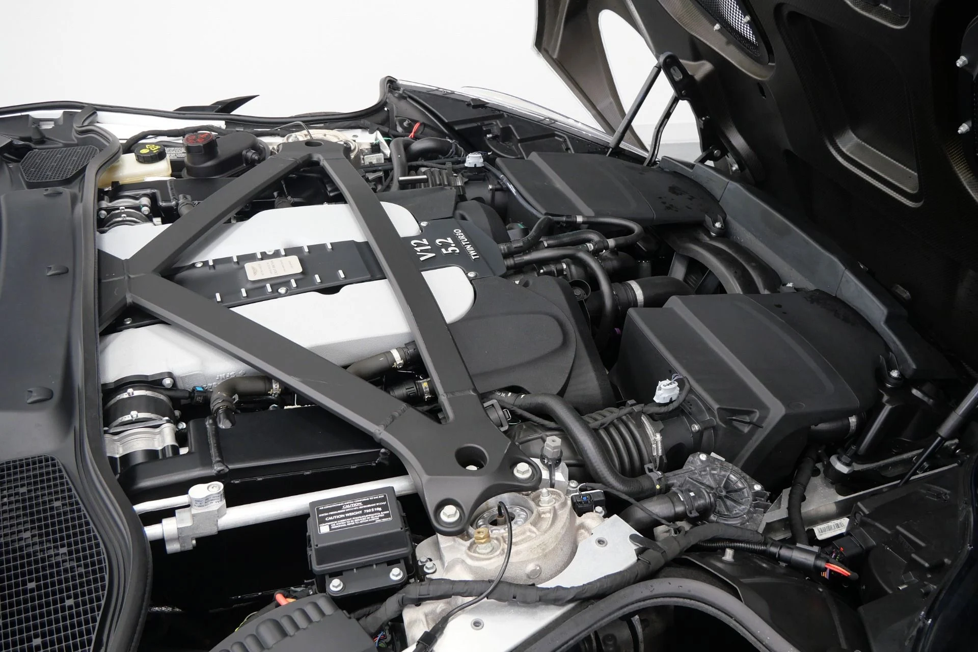 mph011_2413649167_Used_2022_Aston_Martin_DBS_Superleggera_Volante_715_Horsepower_Low_Miles_Two_Tone_Interior_1780071319_eccf91ffbf