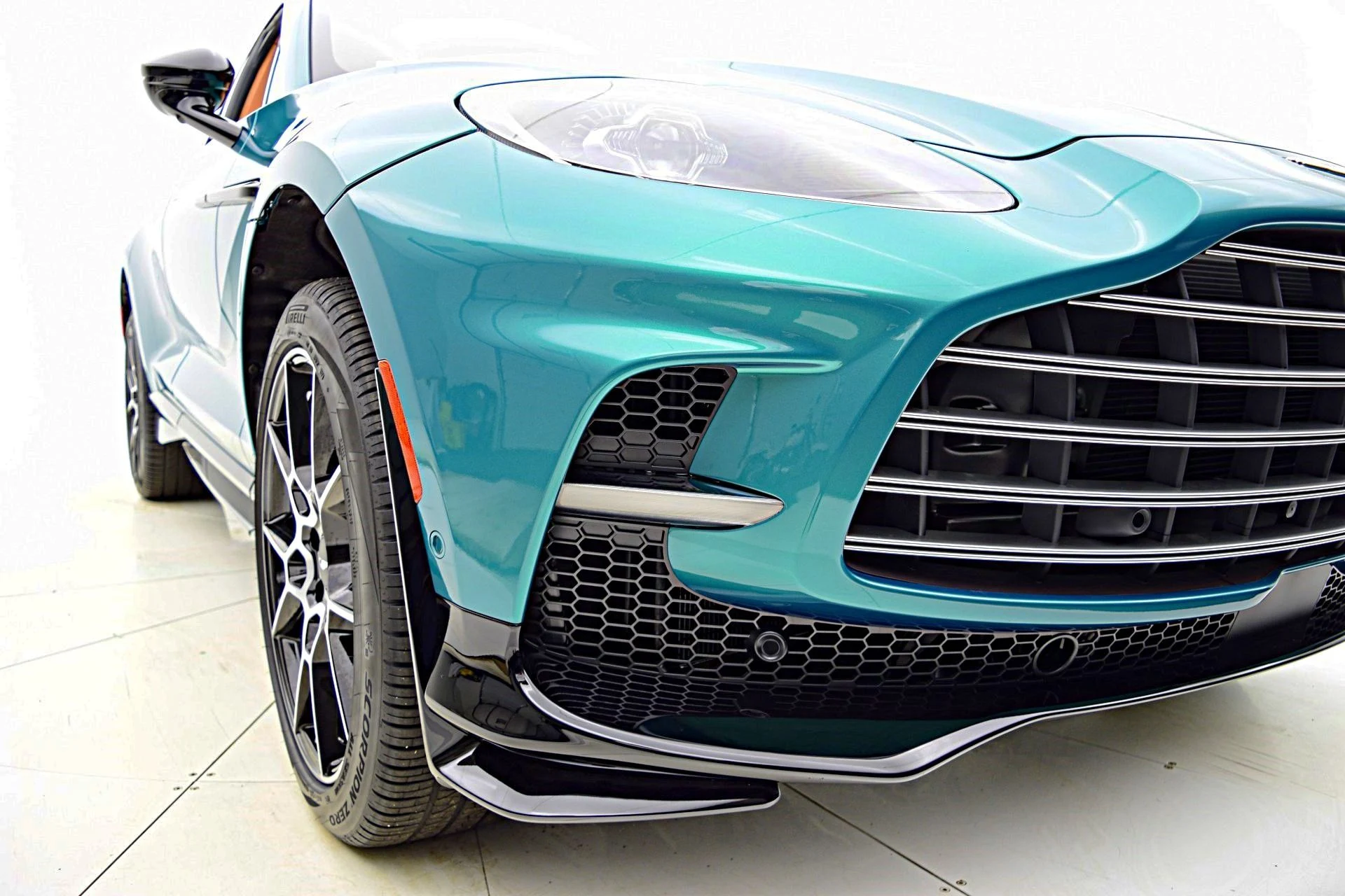 mph011_2416646547_New_2025_Aston_Martin_DBX_707_4ec11f7e8c