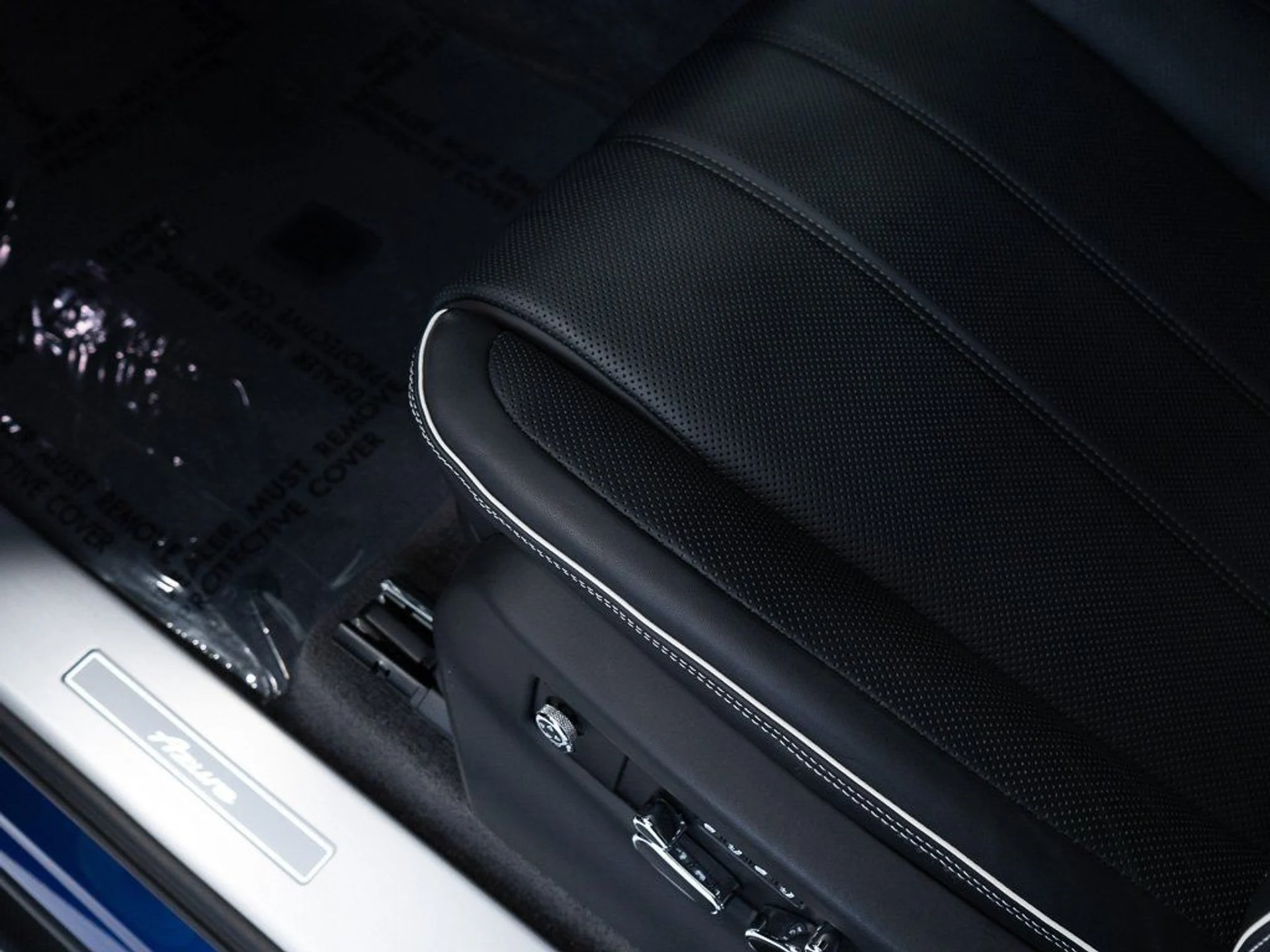 mph011_2424676921_e9504bbf9f064559ab5bbe653d243650_a040473521