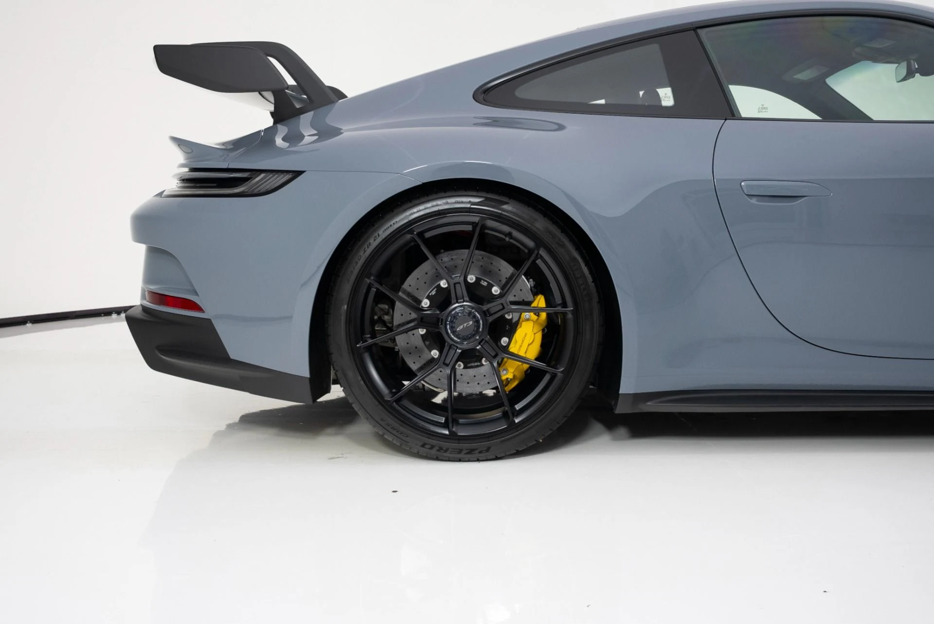 mph011_2425041470_Used_2024_Porsche_911_GT_3_1754693117_54bcaef604