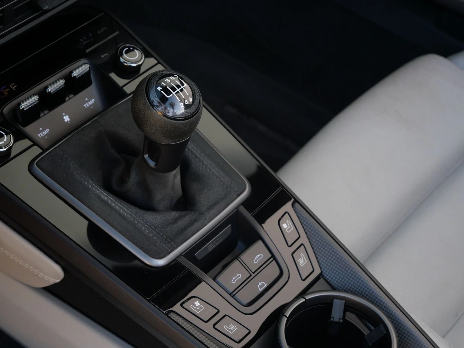 mph011_2425669233_962ebcd7fab00f4aeb68d9b87b43611cx_4ec2972076