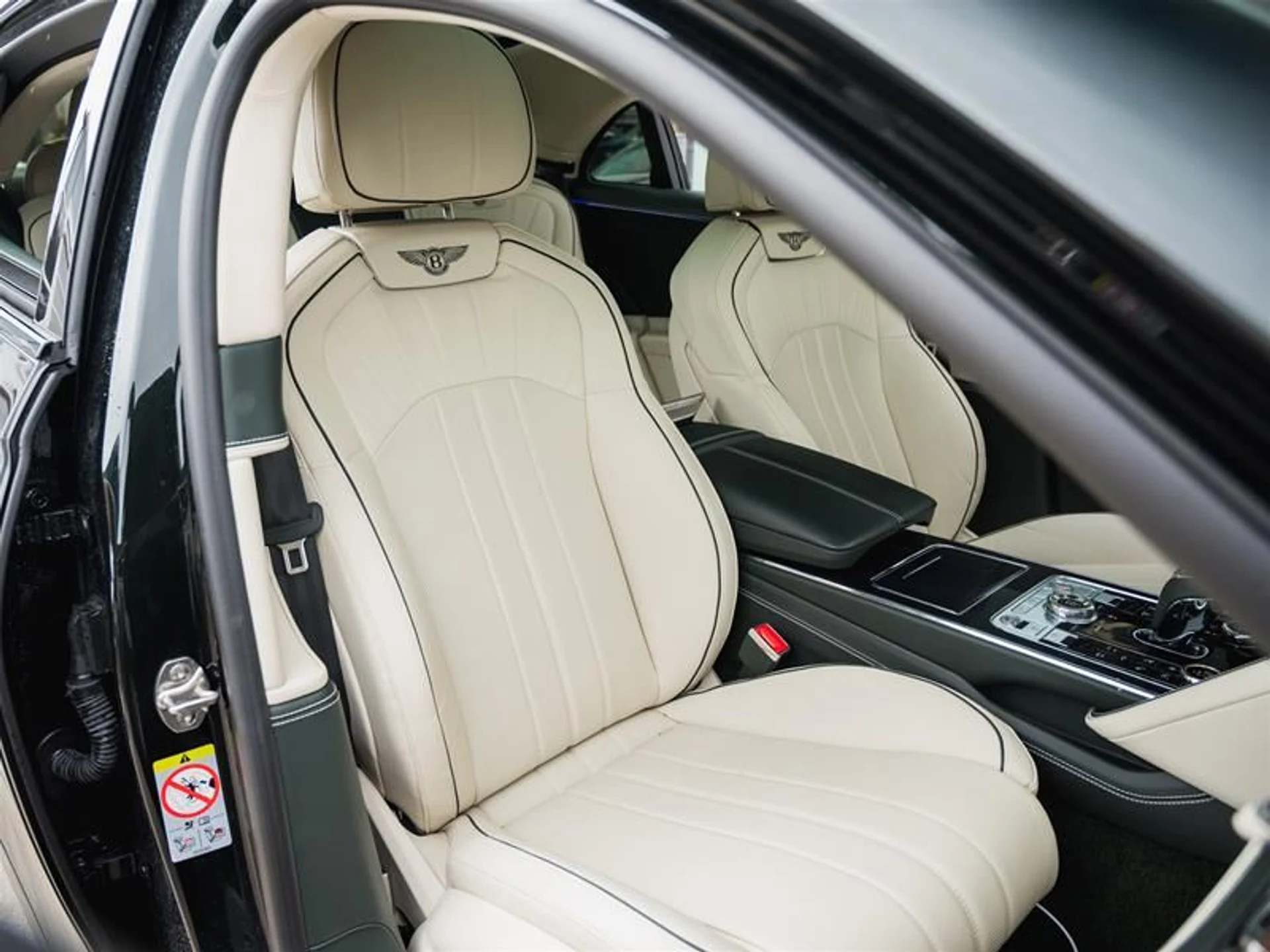 mph011_242573769_q32fhzwj_a126851306