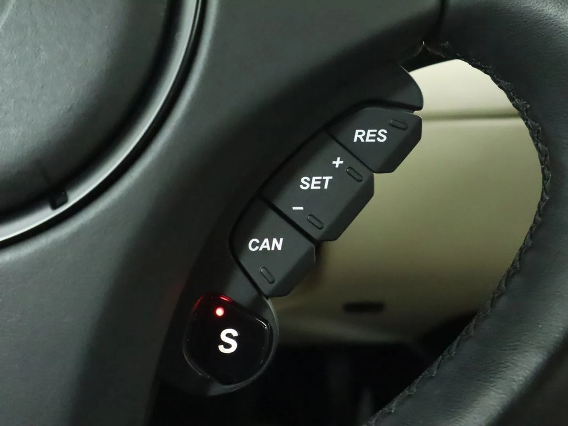 mph011_2427393838_used_2015_aston_martin_vanquish_2drcoupe_8119_22944423_12_1024_4b7c8f8b42