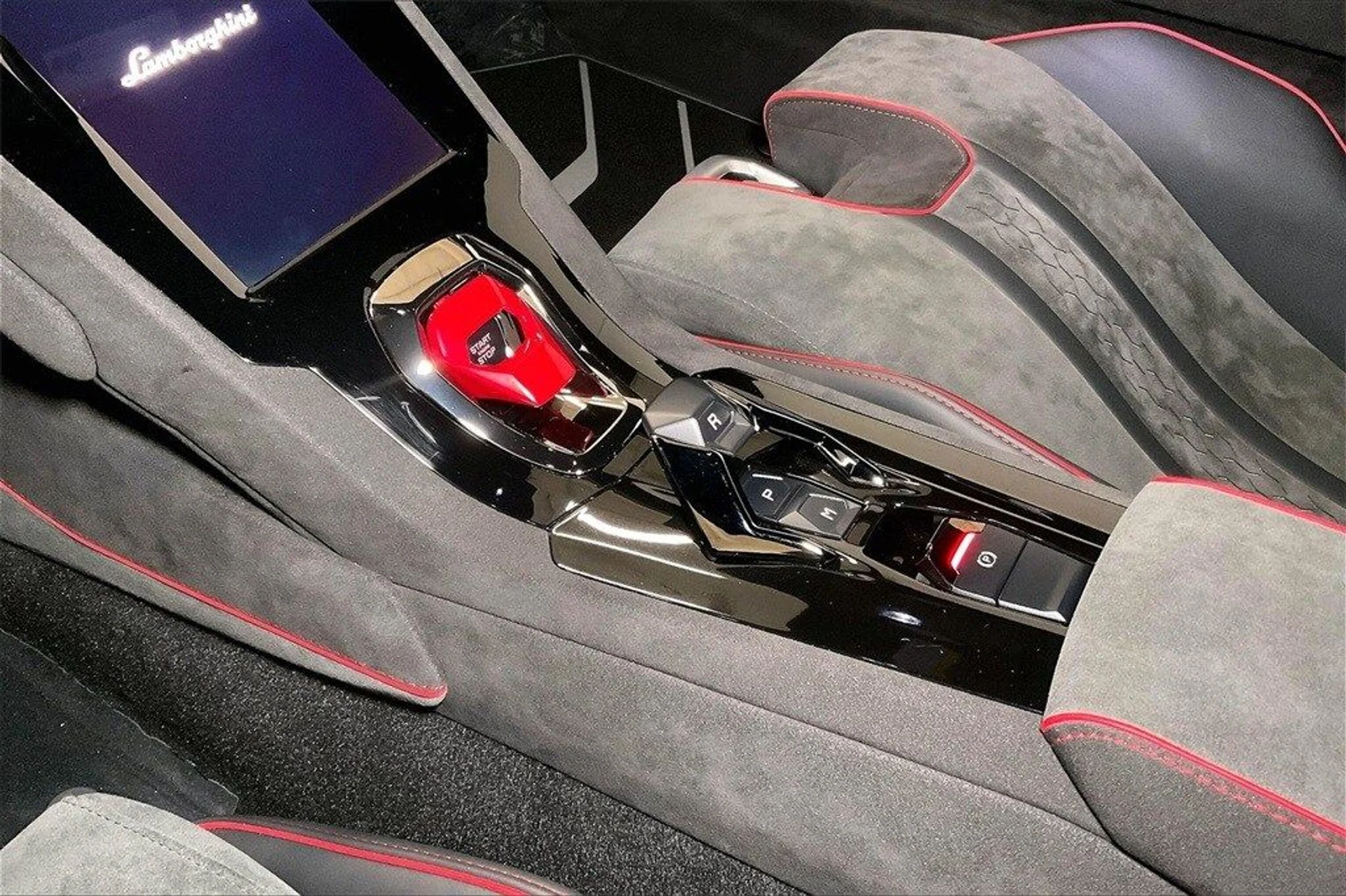 mph011_242749538_2ed7413655e144ab6987629dc5ae70a8x_a614616703