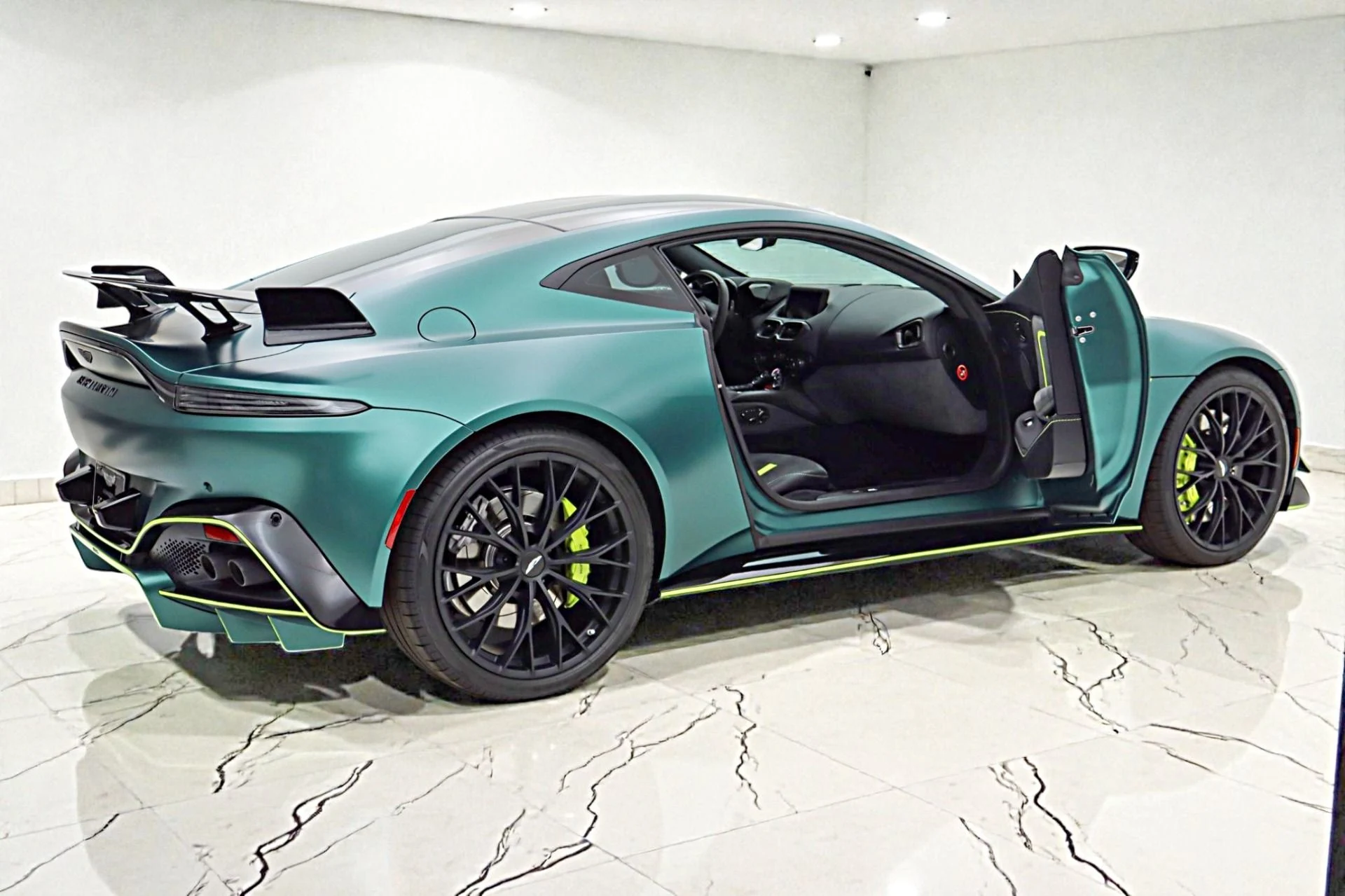 mph011_2432124316_Used_2023_Aston_Martin_Vantage_F1_EDITION_1d9f8bc75e