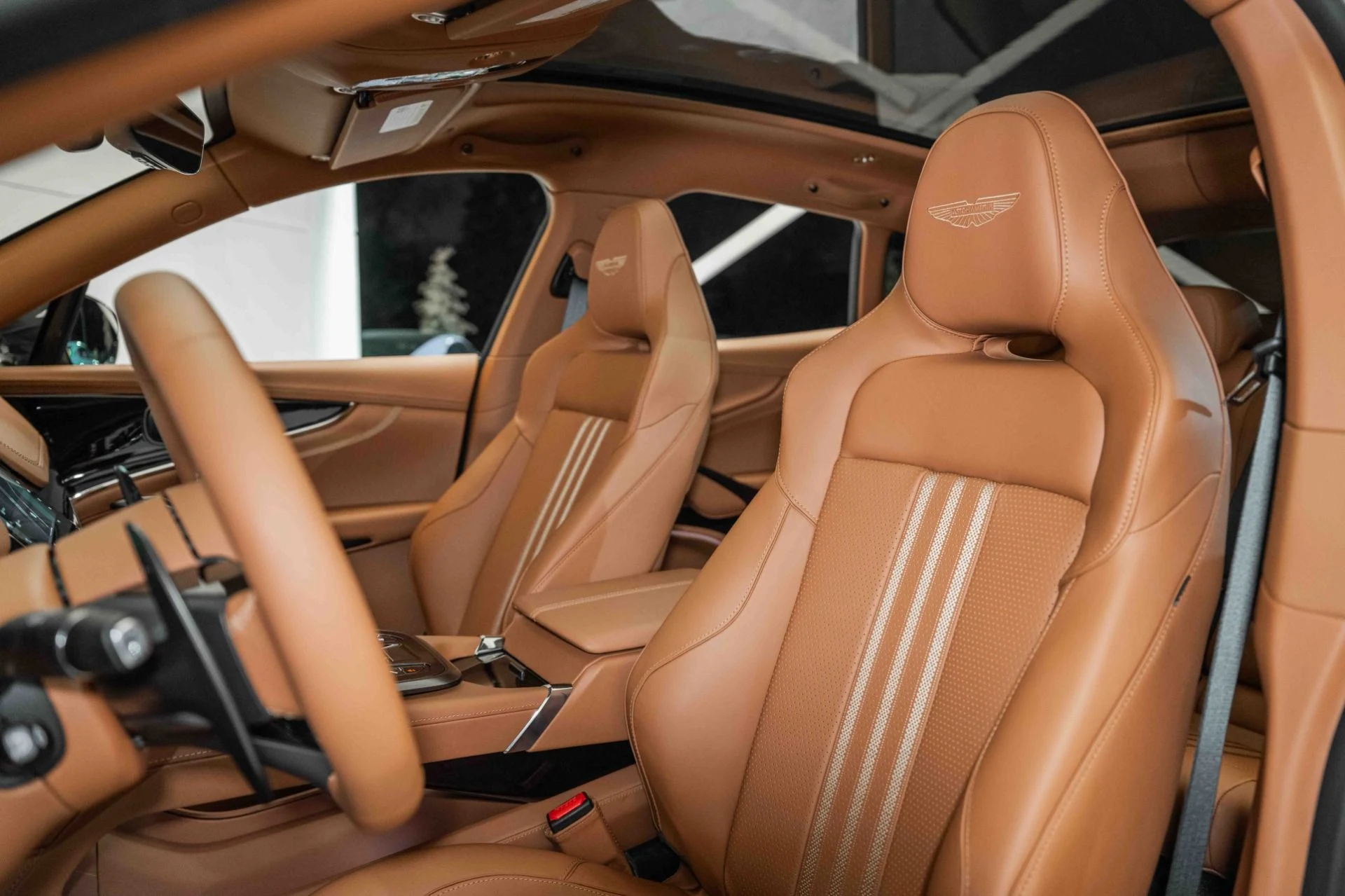 mph011_2434396238_Used_2025_Aston_Martin_DBX_707_1730812755_62ca3f5f7e