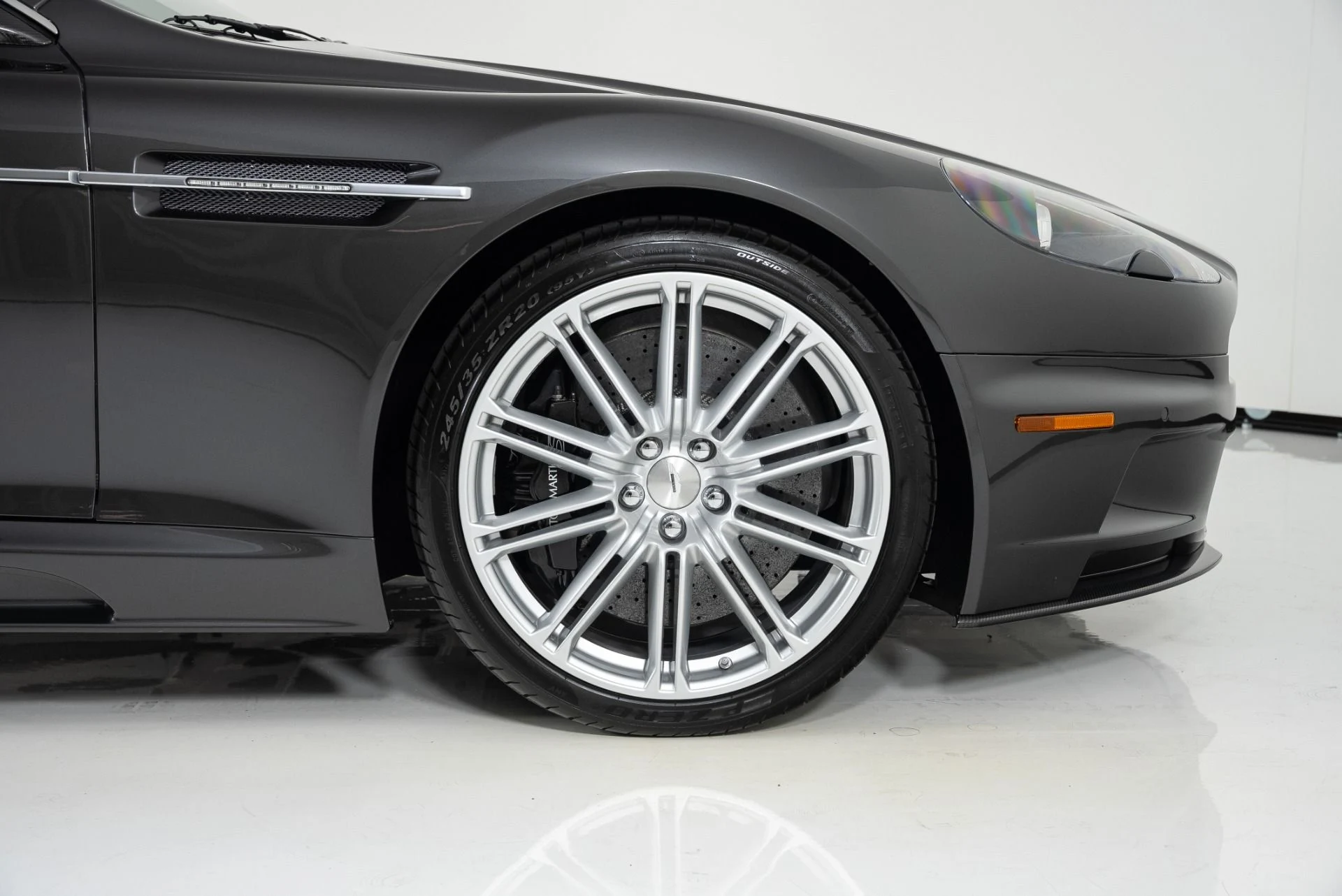 mph011_2435038350_Used_2011_Aston_Martin_DBS_1701890211_76a8985ad2