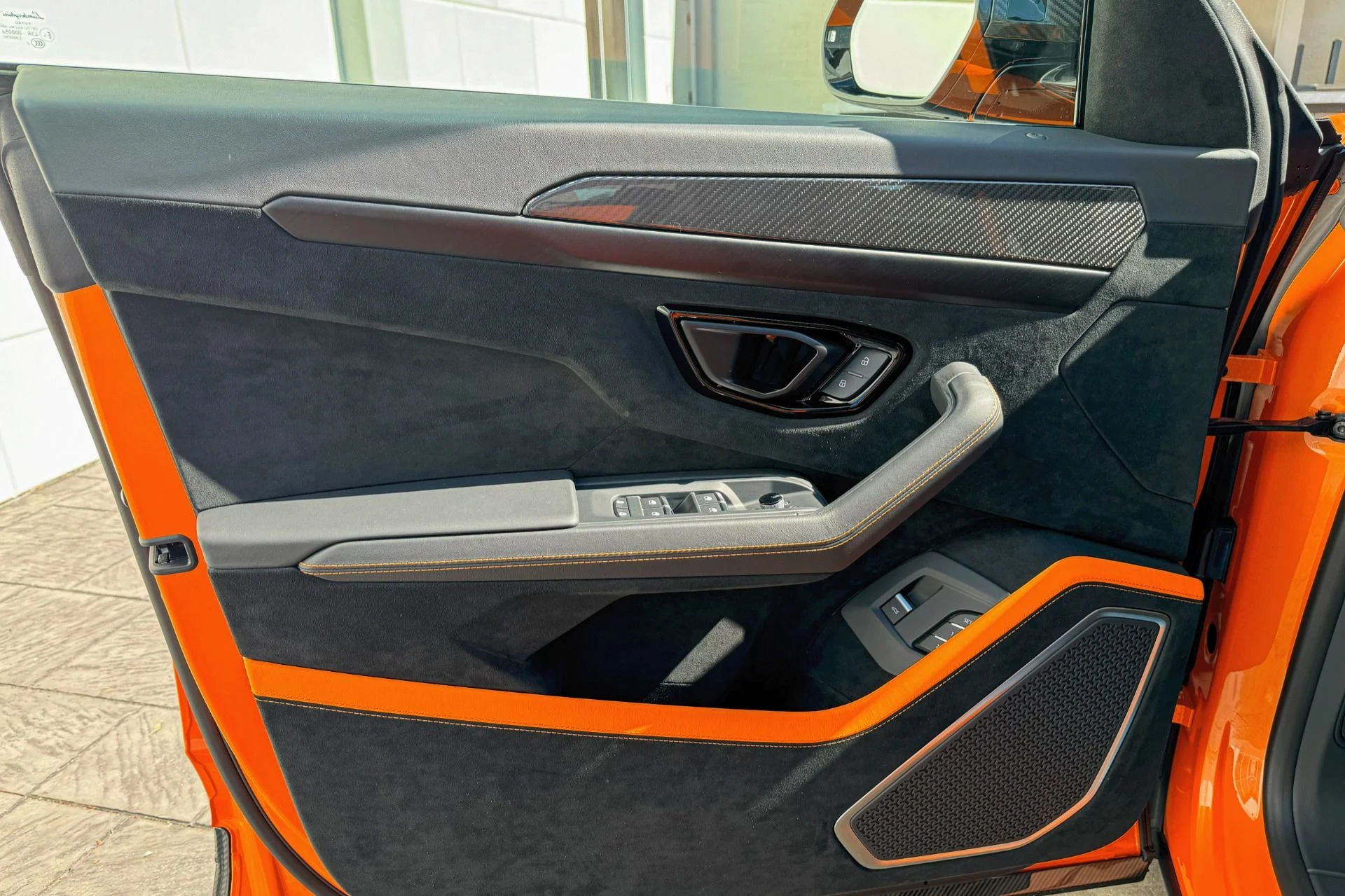 mph011_2435819807_Used_2024_Lamborghini_Urus_Performante_1741676179_f24f745ab6