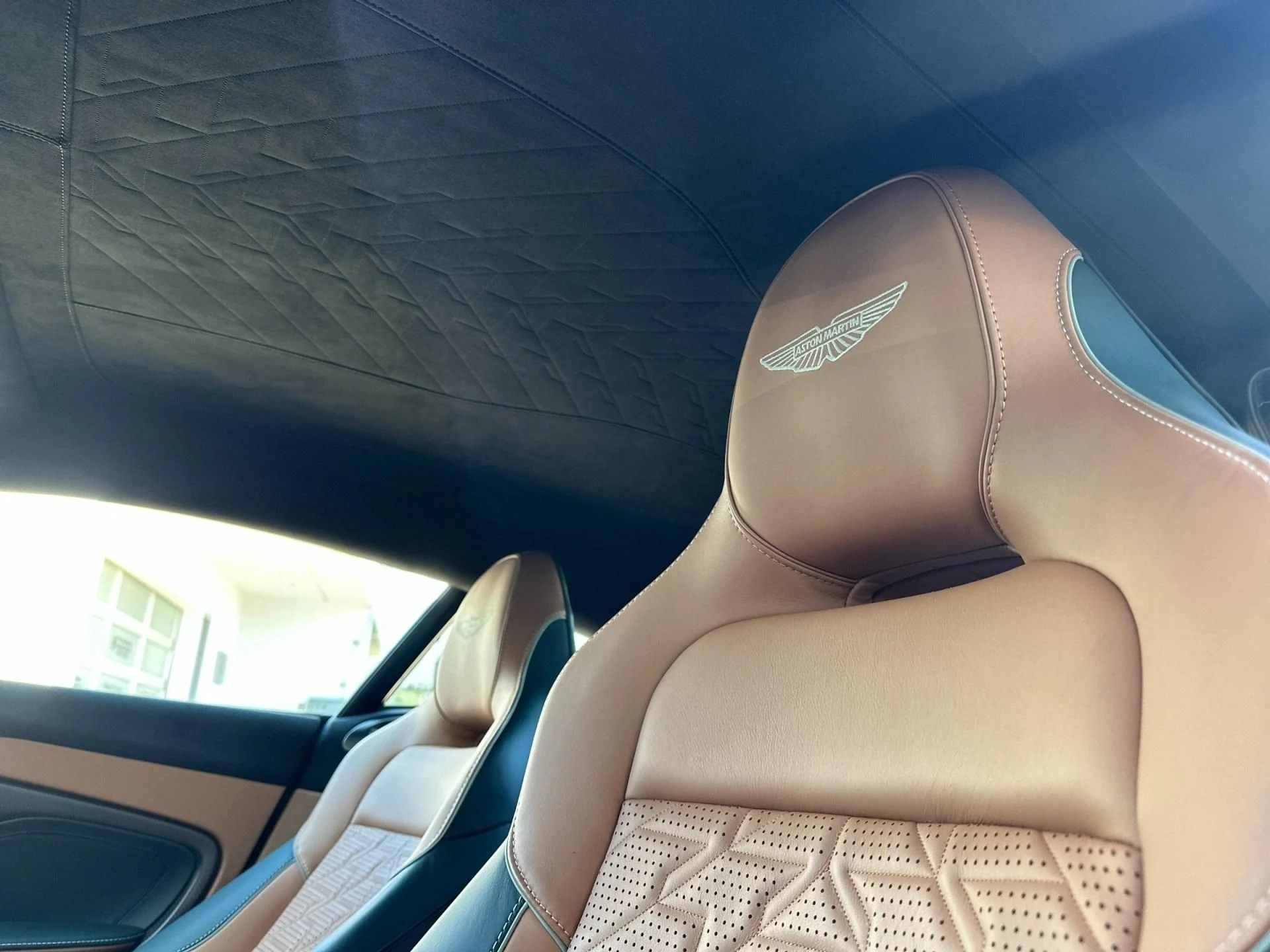 mph011_2440389613_New_2025_Aston_Martin_Vanquish_Coupe_1758724507_207734e204