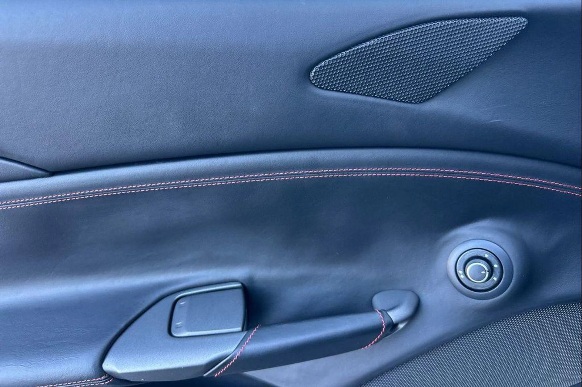 mph011_2440621539_3_OT_l4_Cs_L1_YAQ_Vlc6rf_w4_Jzq_U_f2c68476a3