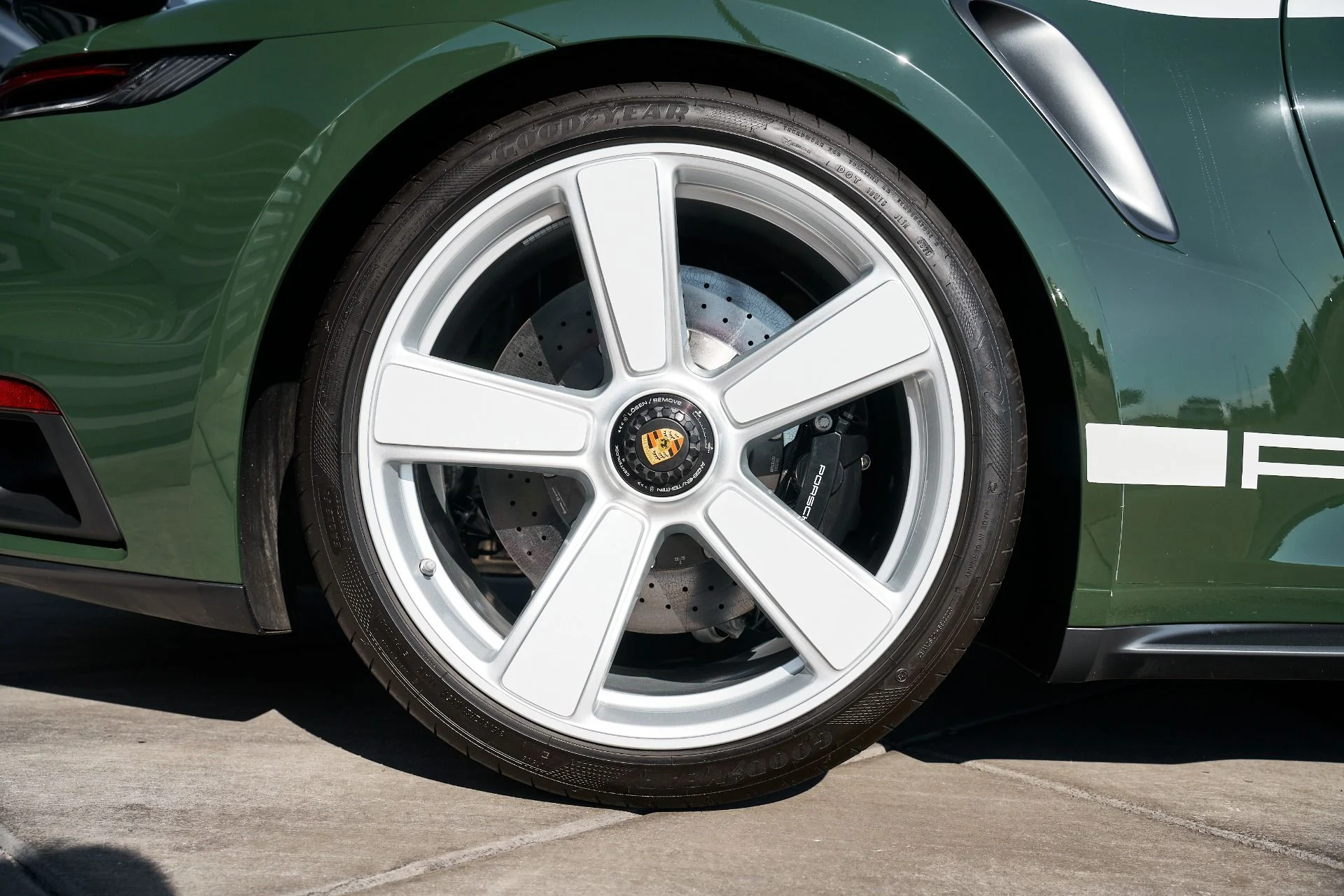 mph011_2442303462_Used_2025_Porsche_911_Turbo_S_1763075493_ea895ec56c