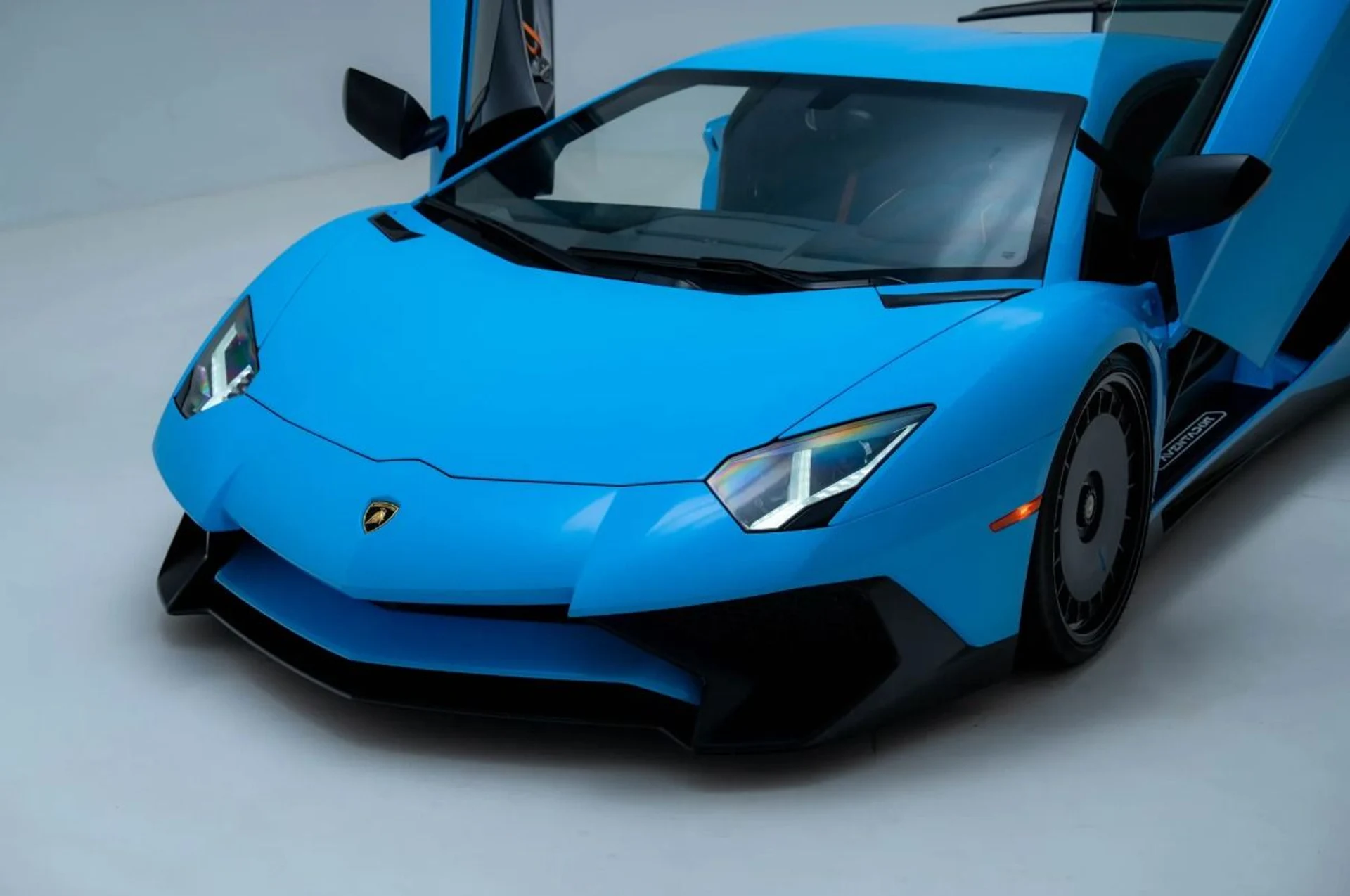 mph011_2443350551_Used_2017_Lamborghini_Aventador_SV_1786551969_4f2c459cfb