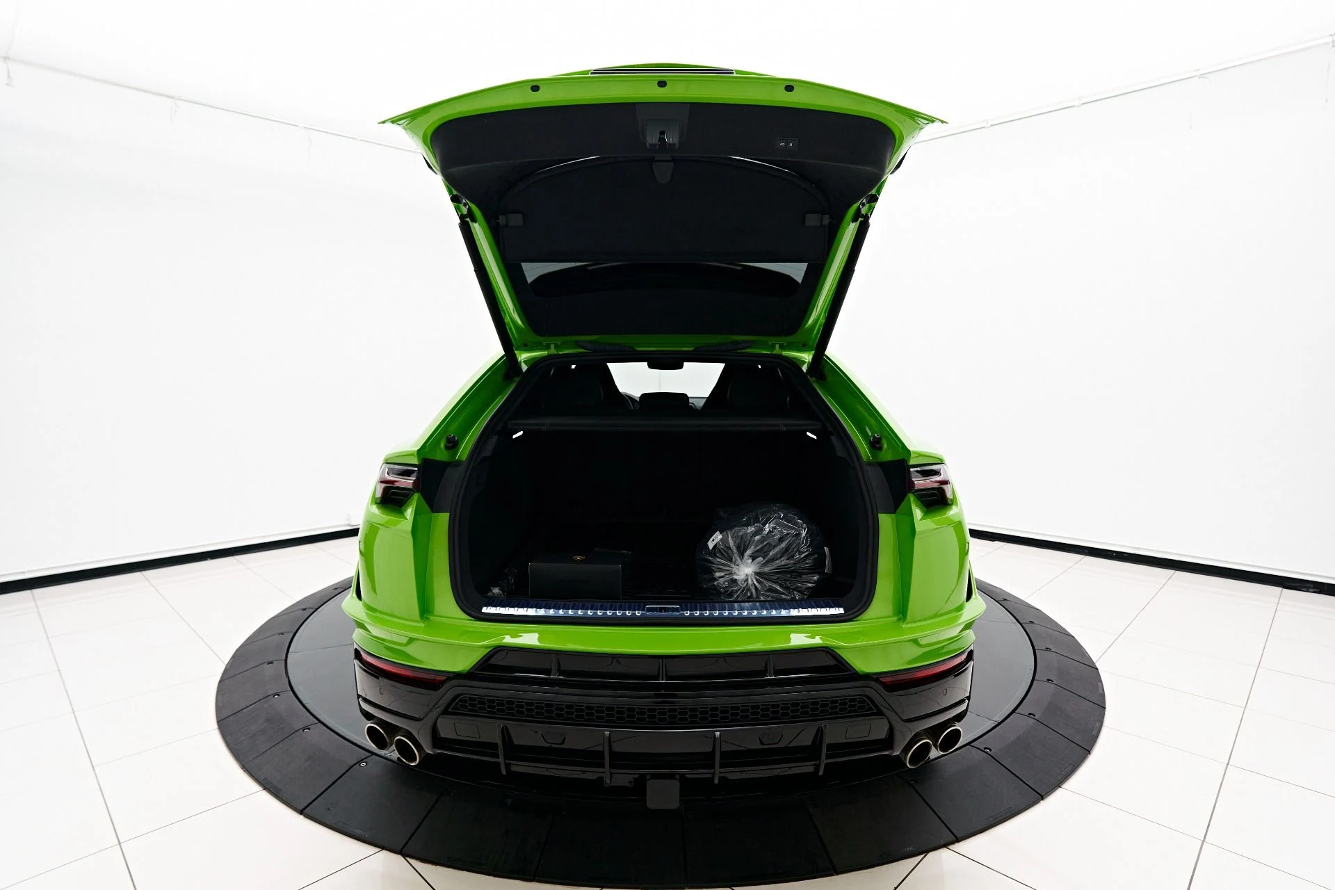 mph011_2444594196_Used_2023_Lamborghini_Urus_S_1692657144_c5ef192872