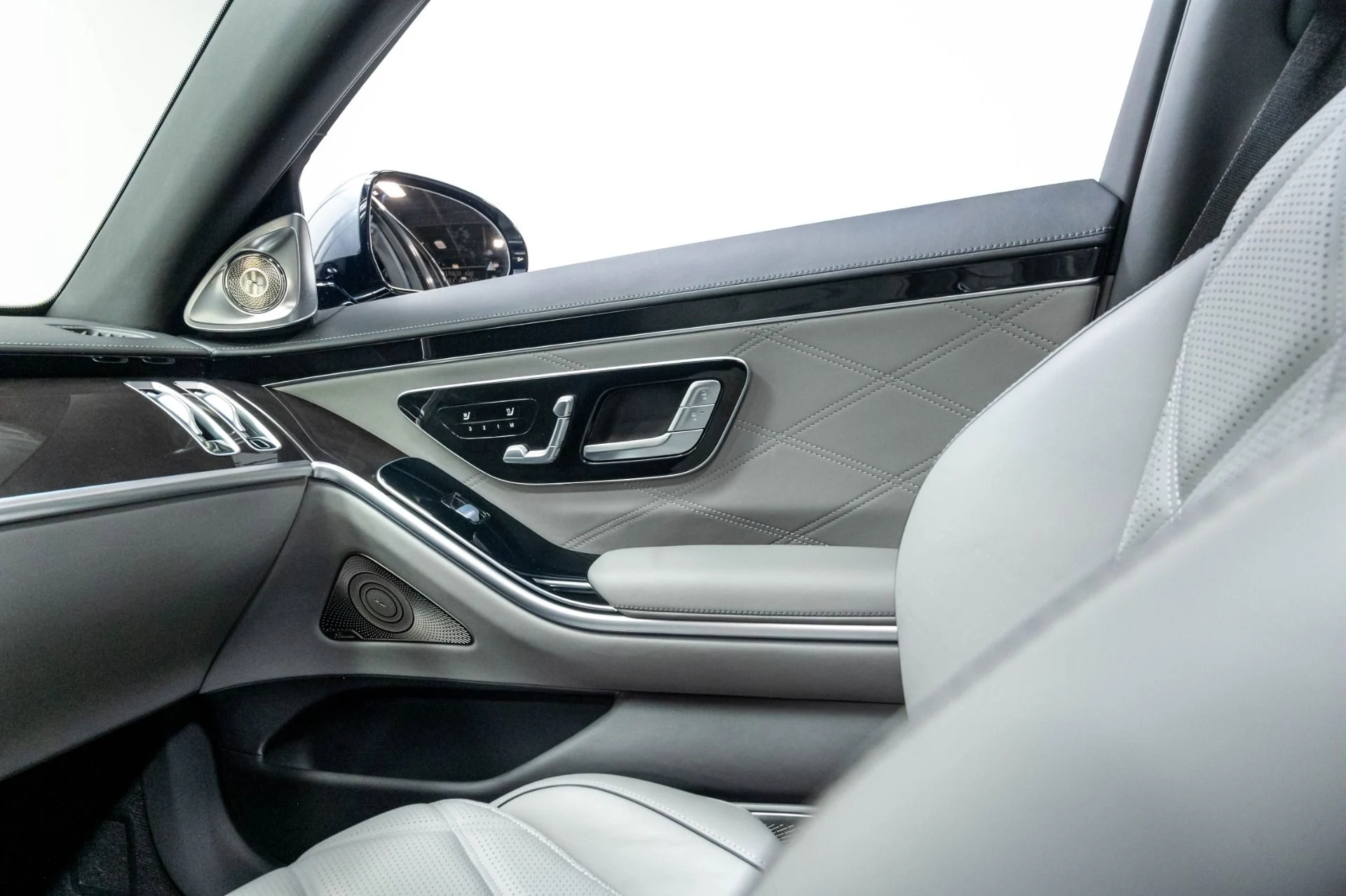 mph011_2454016552_Used_2024_Mercedes_Benz_S_Class_Maybach_S_680_4_MATIC_1777501614_675a7cf01b