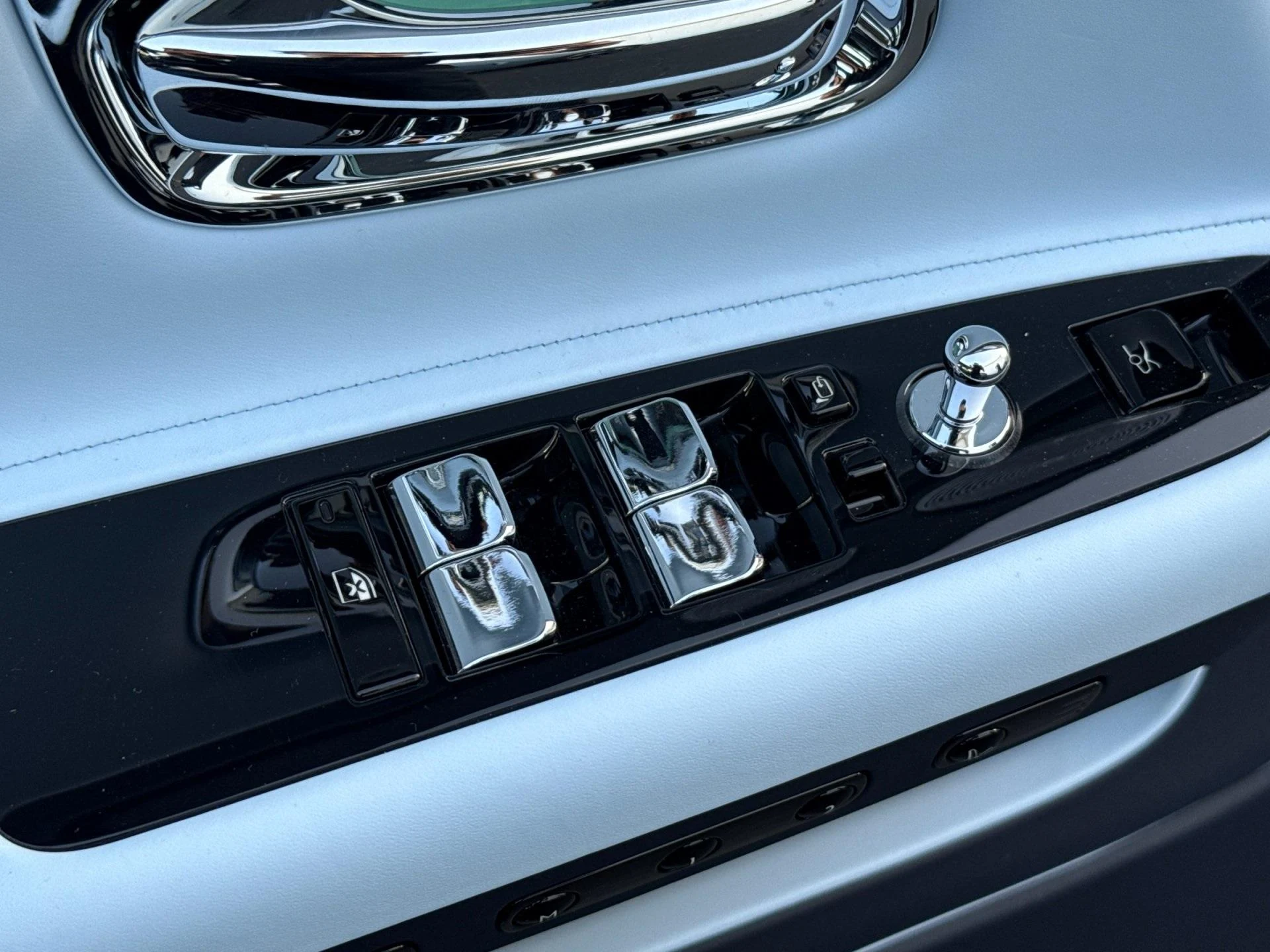 mph011_2458640991_Used_2025_Rolls_Royce_Spectre_1769854680_7ec8e0452c