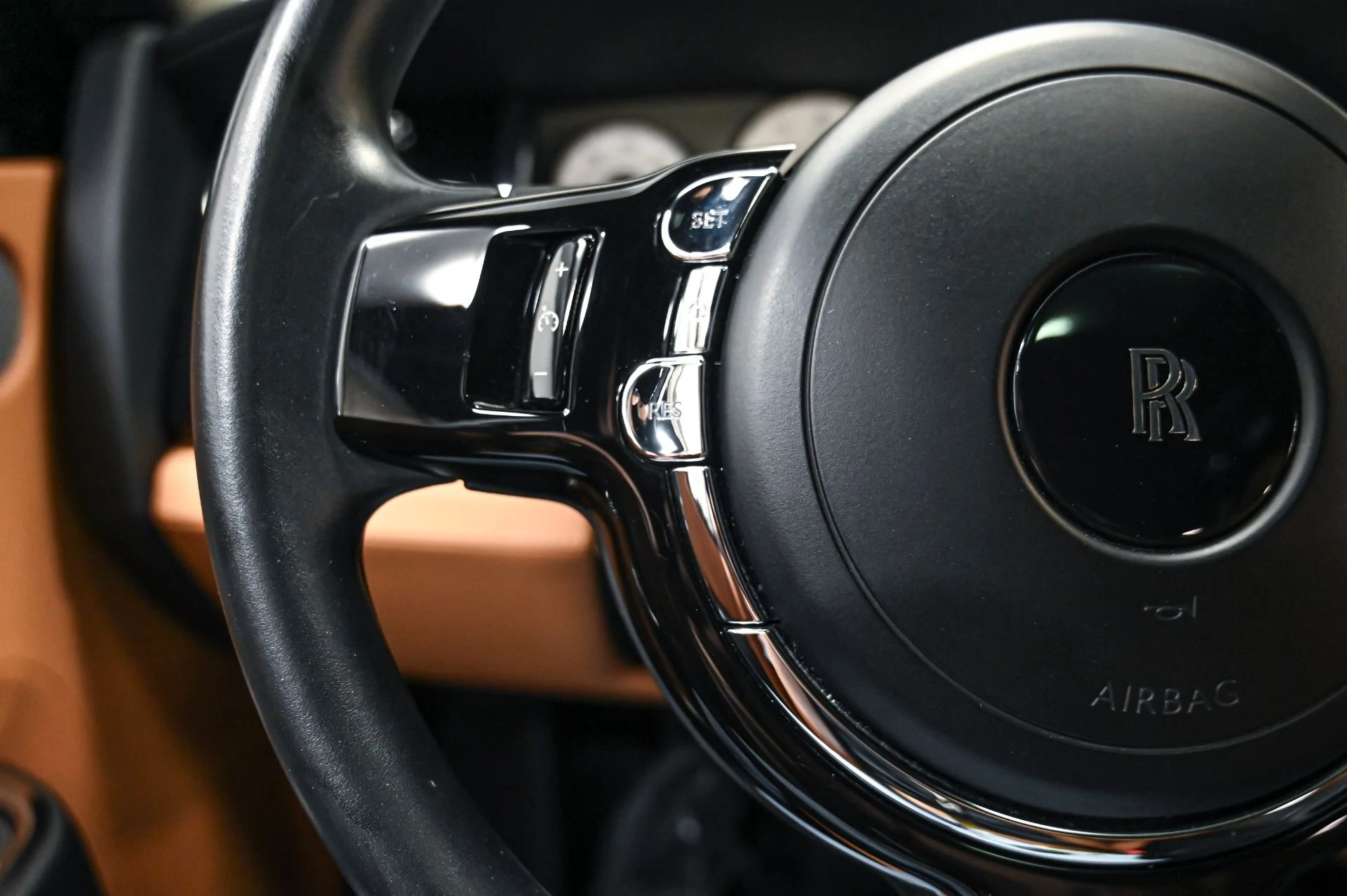 mph011_2460172397_Used_2015_Rolls_Royce_Ghost_Base_1723921602_379aeddcf4