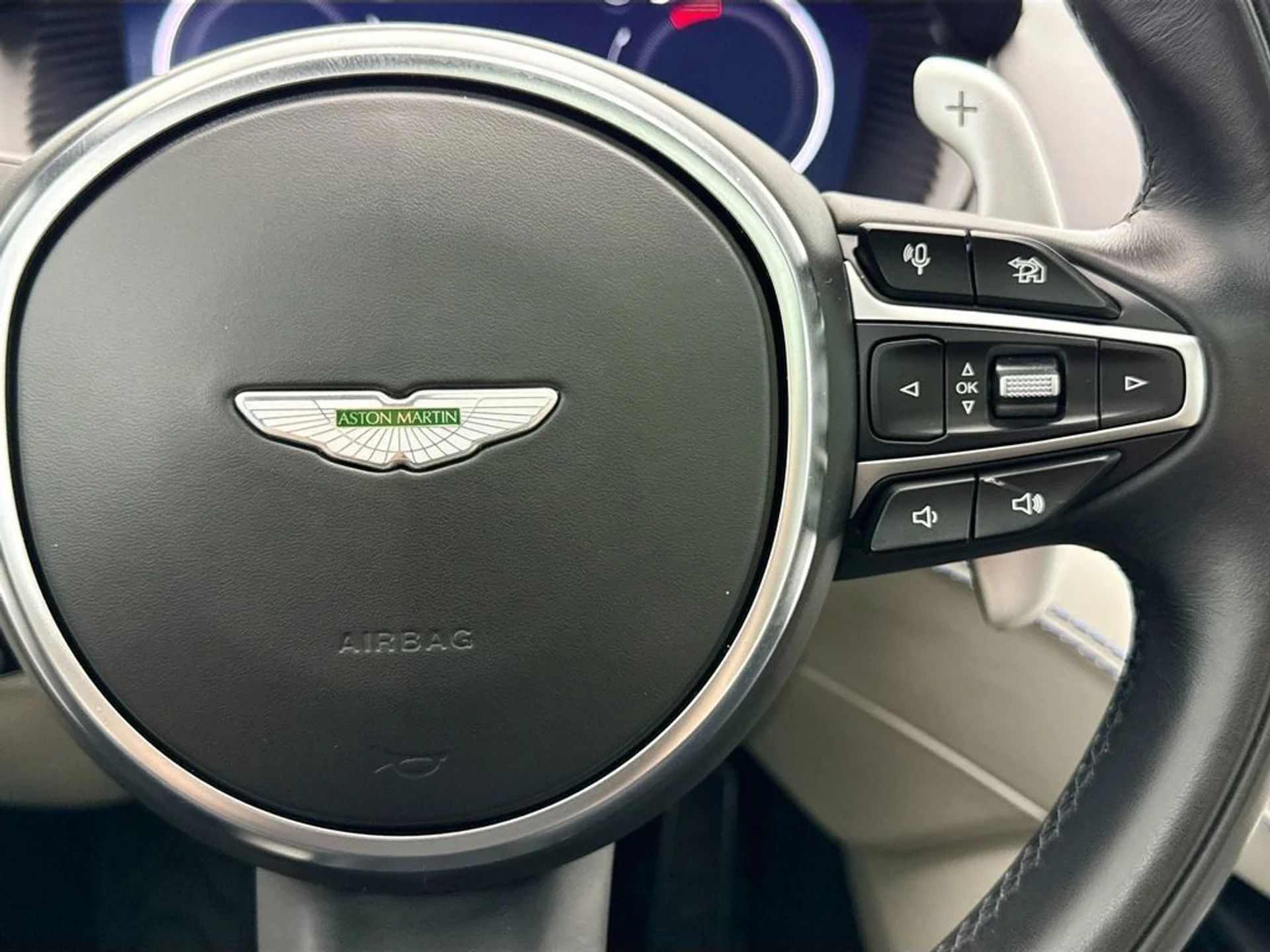 mph011_2460793896_used_2022_aston_martin_dbx_awd_8119_23003942_12_1024_850c6ba9c2