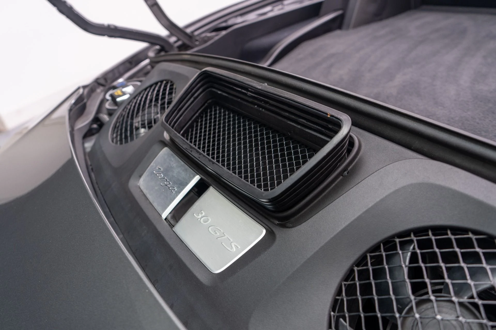 mph011_2462740298_Used_2018_Porsche_911_Targa_4_GTS_1781794965_a26a6814d4