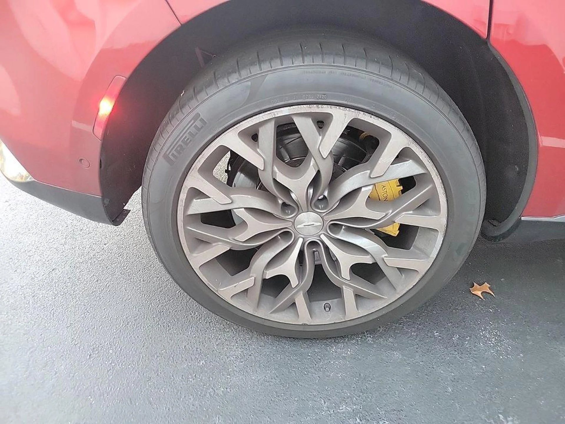 mph011_2471544868_dl_ZIWQ_Pj4v81_x_Rp_Pt_Dbvug_Lot_I_039f5c0705