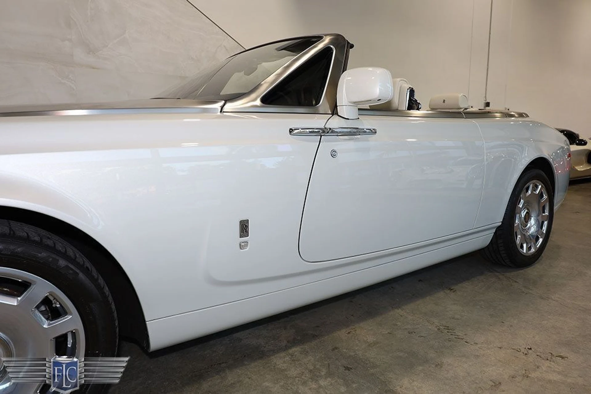 mph011_247250670_used_2013_rolls_royce_phantom_drophead_coupe_9689_22223521_12_1024_fd6a58d8a9