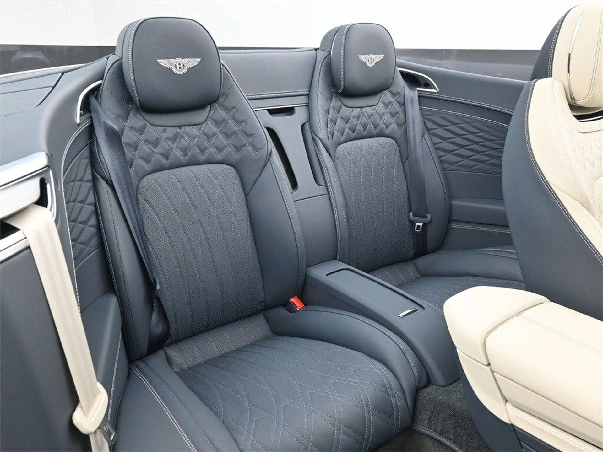 mph011_2481424975_b59fbe11a18d3eb64a78ac486868a4e5x_6b8858c2a3