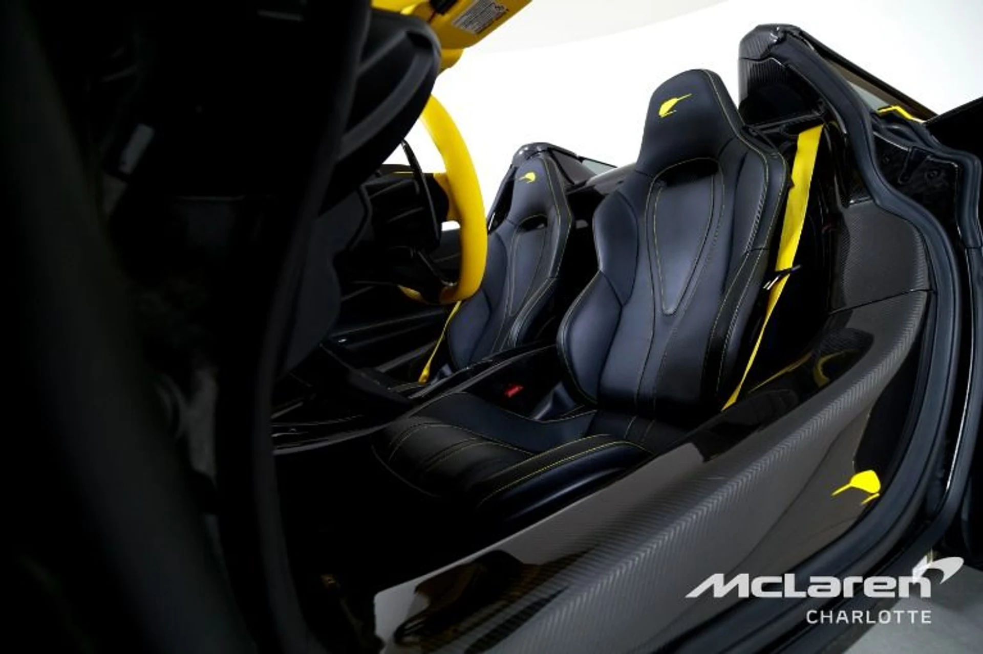 mph011_2486783335_Used_2022_Mc_Laren_765_LT_Spider_0985ce0a23