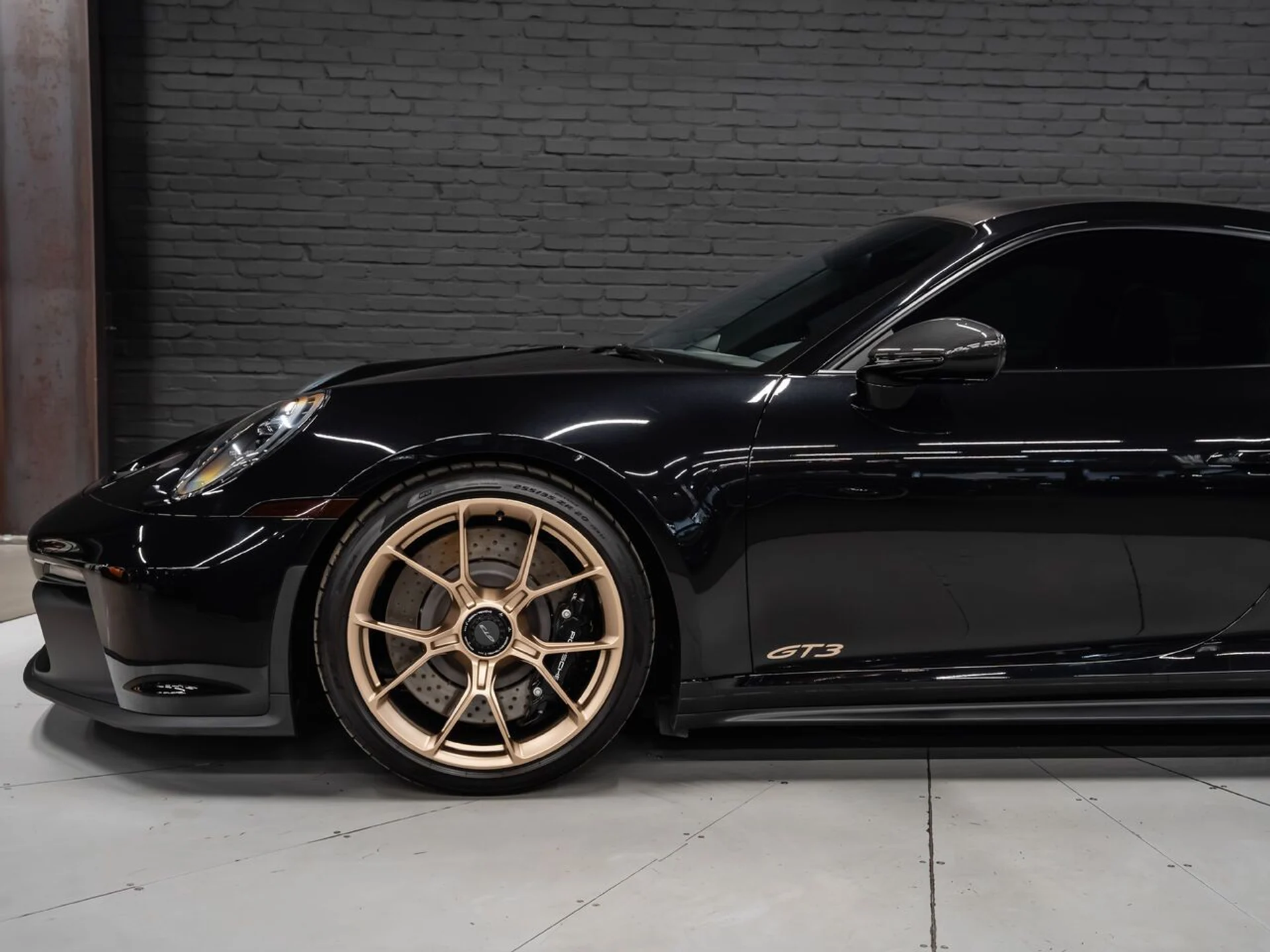 mph011_2493516429_porsche_911_2022_41af841254