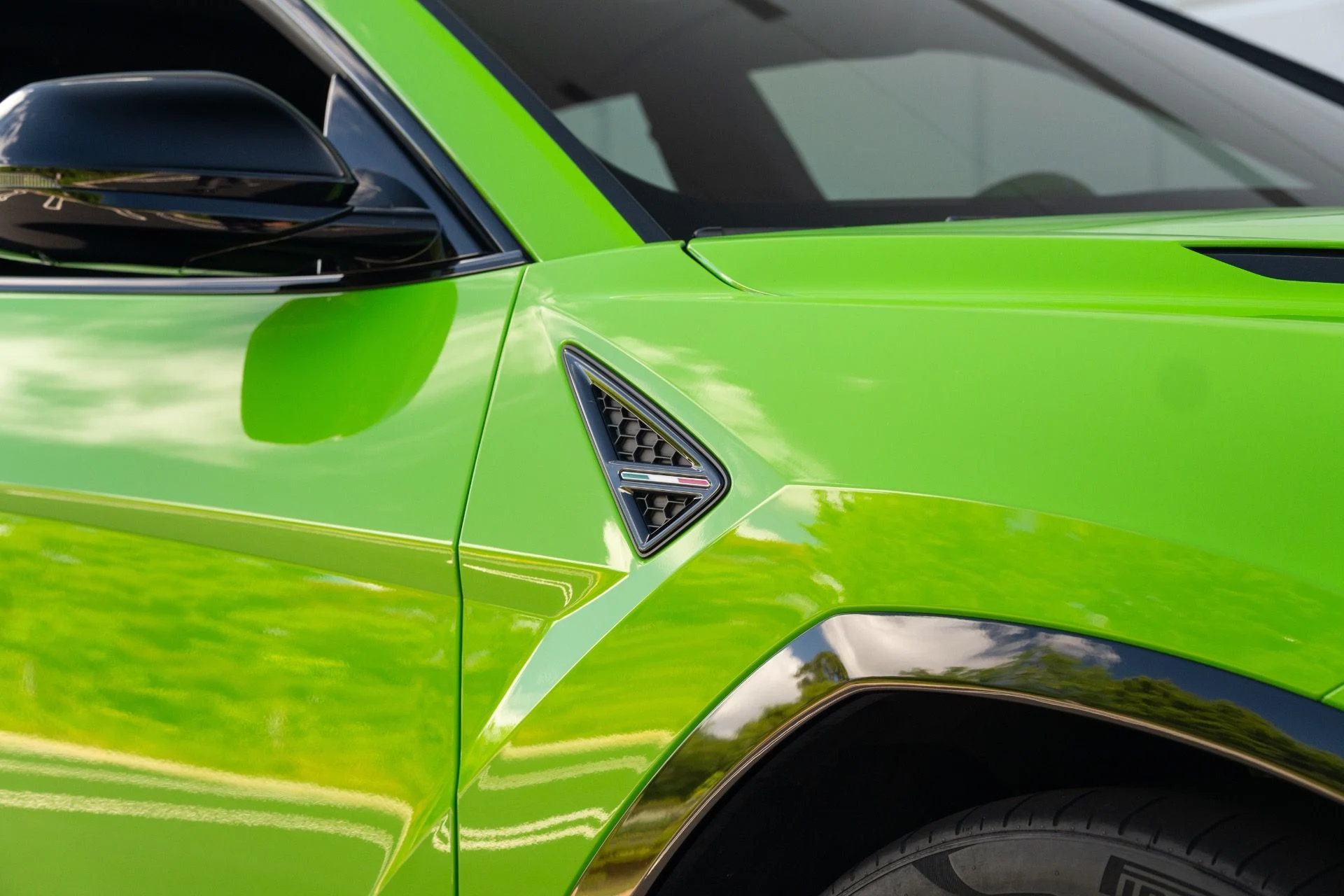 mph011_2494995997_Used_2023_Lamborghini_Urus_S_1755804892_b316cab74d