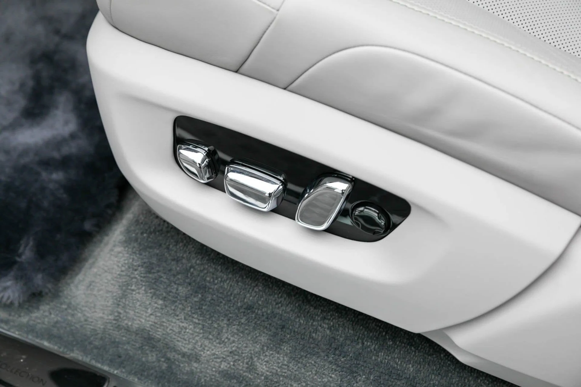 mph011_2498697467_12_5df8ea5aab