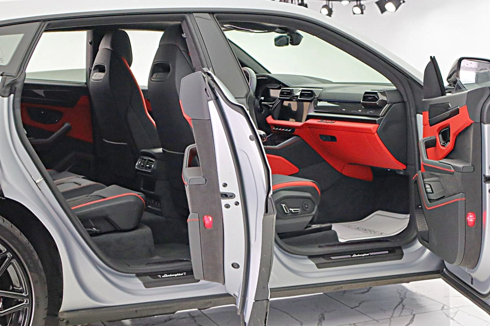 mph011_2502616086_Used_2025_Lamborghini_Urus_SELEASE_OPTIONS_AVAILABLE_683e2da558