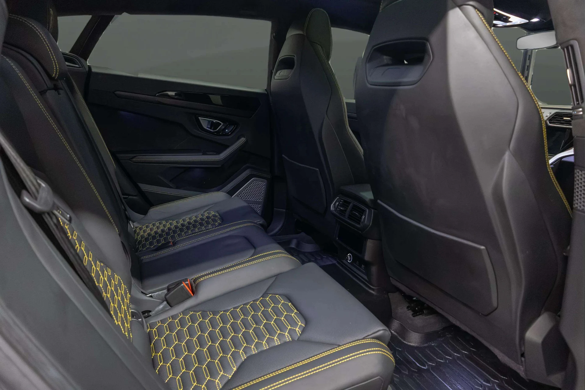 mph011_2513568032_76c46659_155d_43b3_8a81_50bc42c2dead_202320_Lamborghini20_Urus20_S2028_ZPBCB_3_ZL_4_PLA_2366129_12_b068adaf20