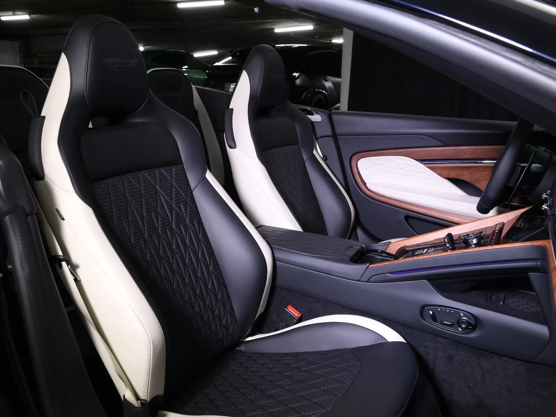 mph011_2514649145_Used_2025_Aston_Martin_DB_12_Volante_1758482753_7bdd81dcff