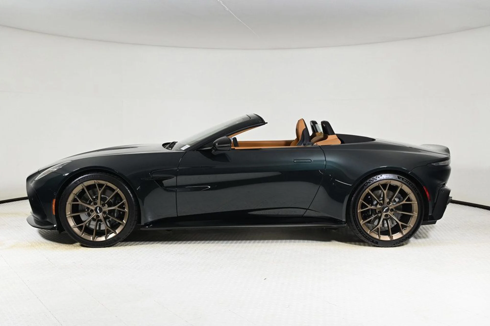 mph011_2516065143_used_2026_aston_martin_vantage_11350_22923178_11_1024_b938ff5fd8