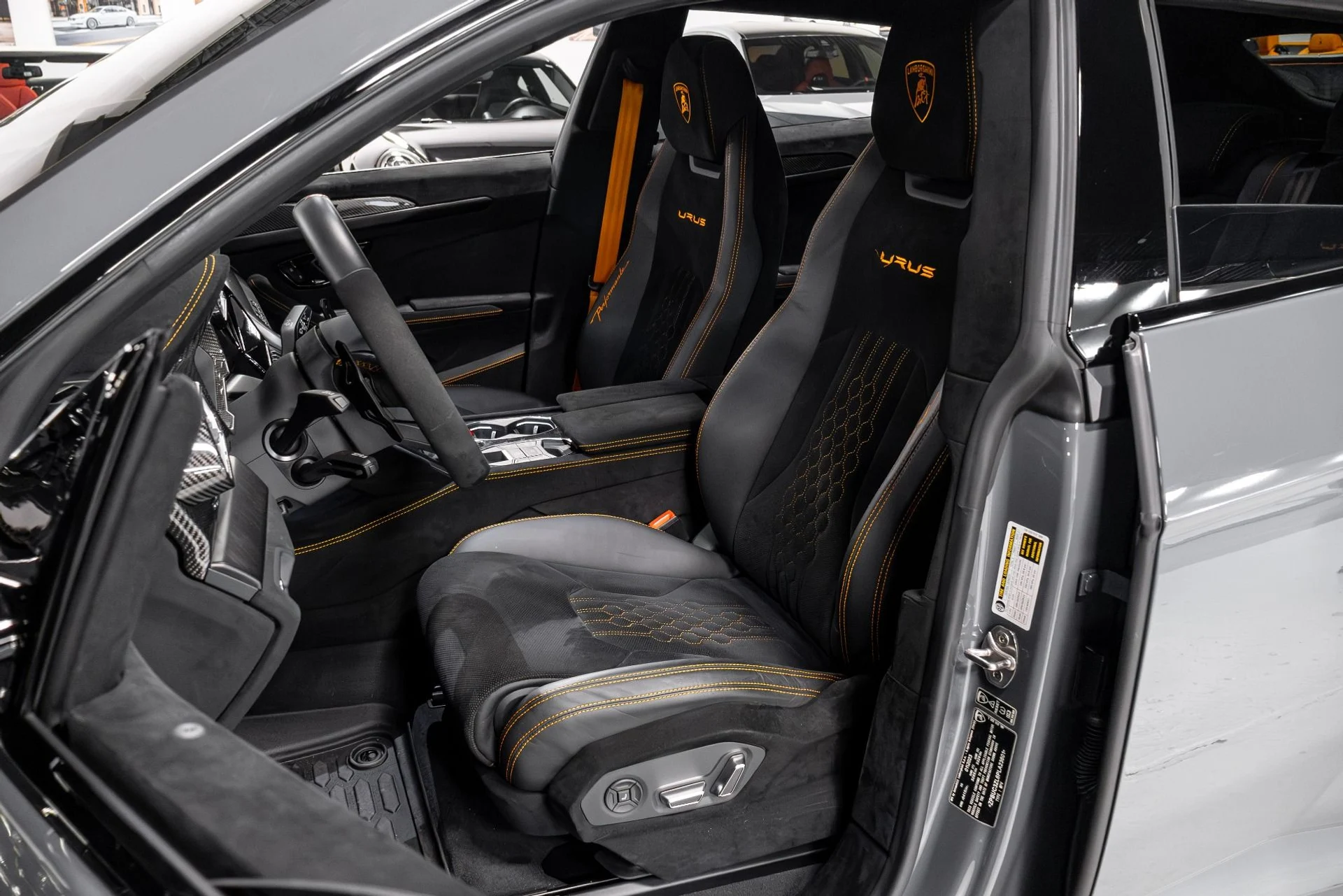 mph011_2519947252_Used_2023_Lamborghini_Urus_Performante_1766779667_7c7c8969cd