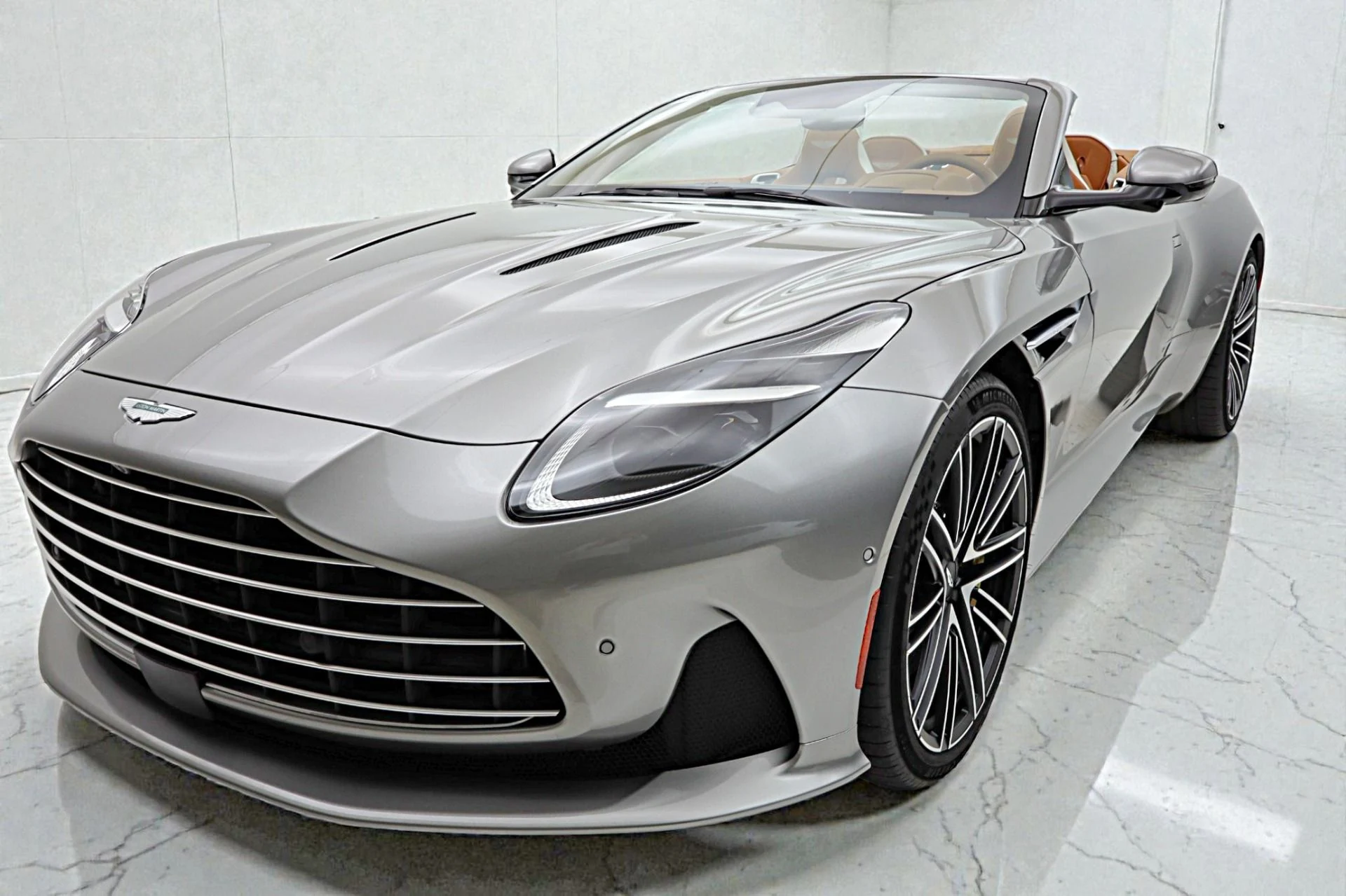 mph011_2524059865_New_2026_Aston_Martin_DB_12_Volante_cd795207f1