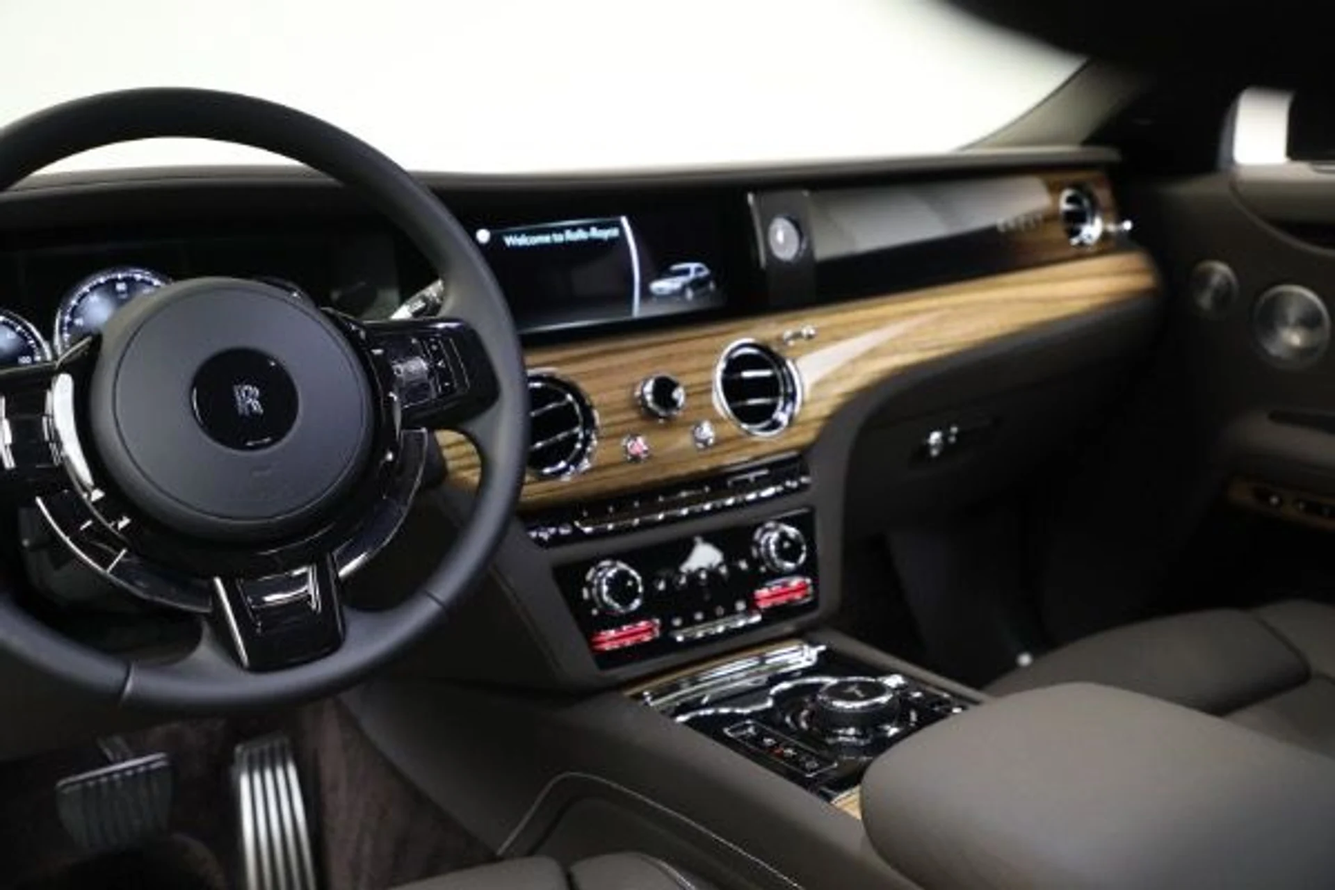 mph011_2524093976_Used_2024_Rolls_Royce_Ghost_257e5e2adb