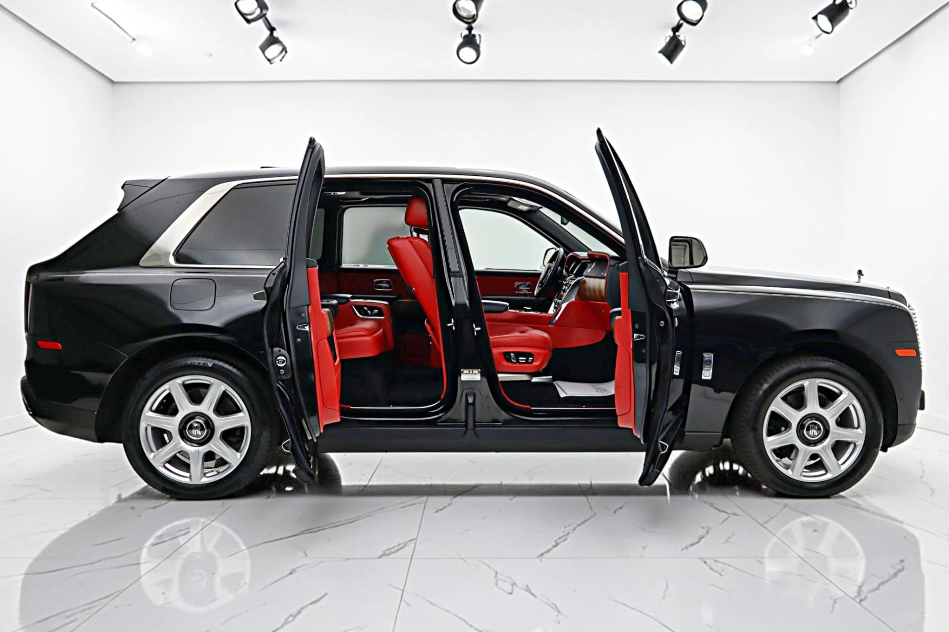 mph011_2527714997_Used_2019_Rolls_Royce_Cullinan_5af200571f