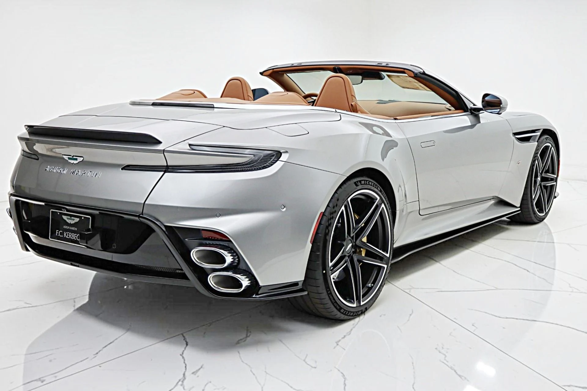 mph011_2528445892_New_2026_Aston_Martin_DB_12_S_Volante_3078c505b9