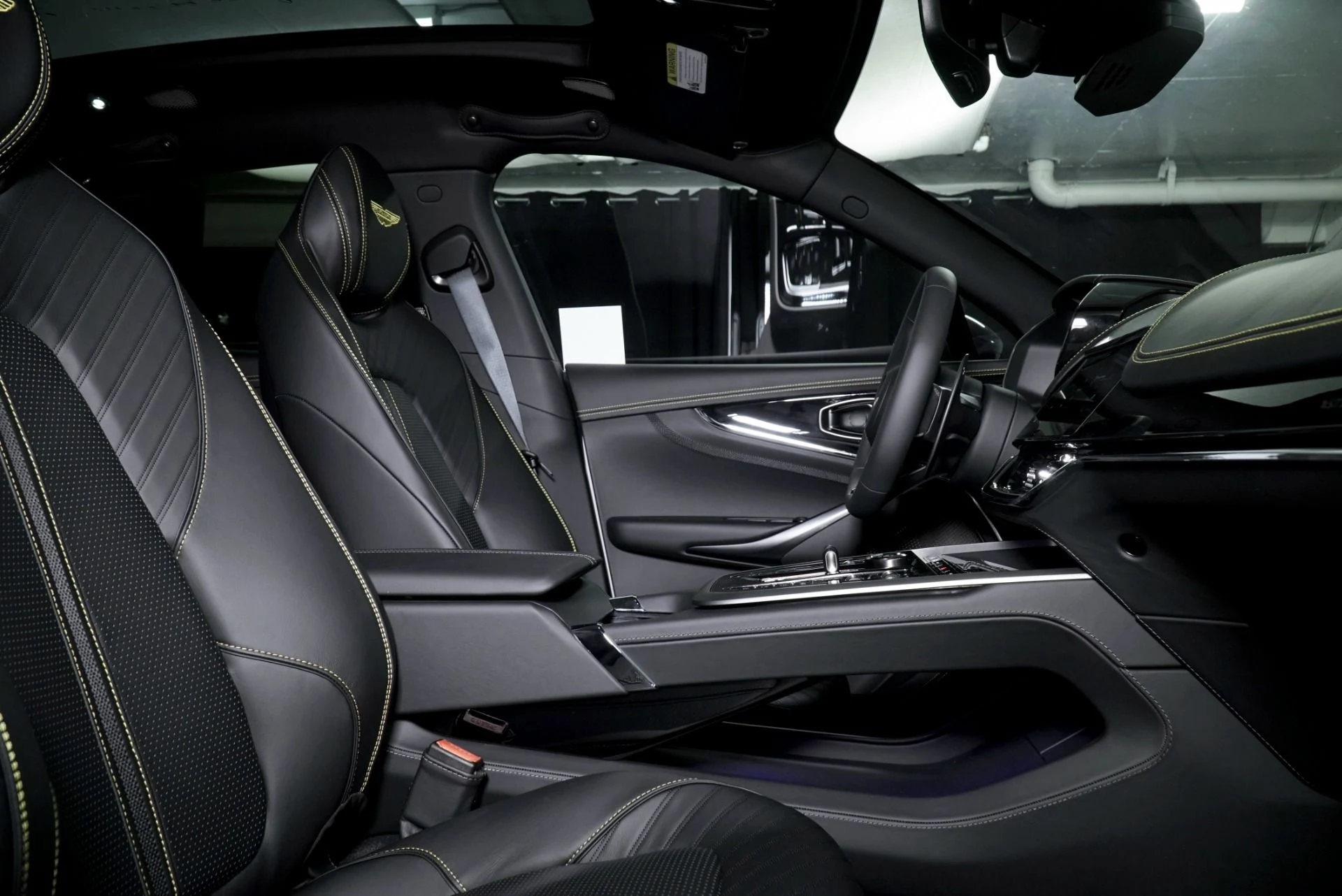 mph011_2531415647_New_2026_Aston_Martin_DBX_707_1767899119_7eb582eeb6