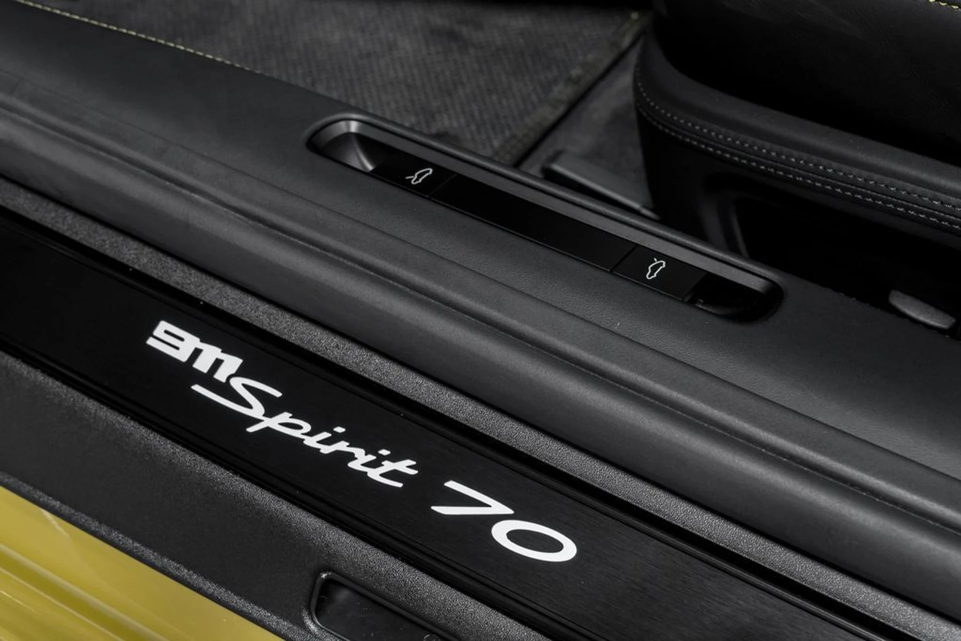 mph011_2532718978_520fcde8a6ec433da14a1106d97287a0x_cb523447da