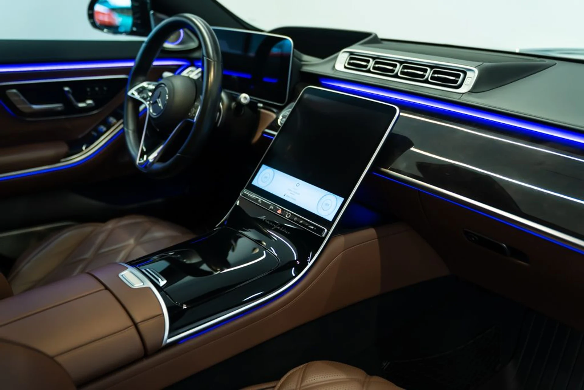 mph011_2540424456_mercedes_benz_s_class_2024_jpg_v_1772208248_3d7363a403