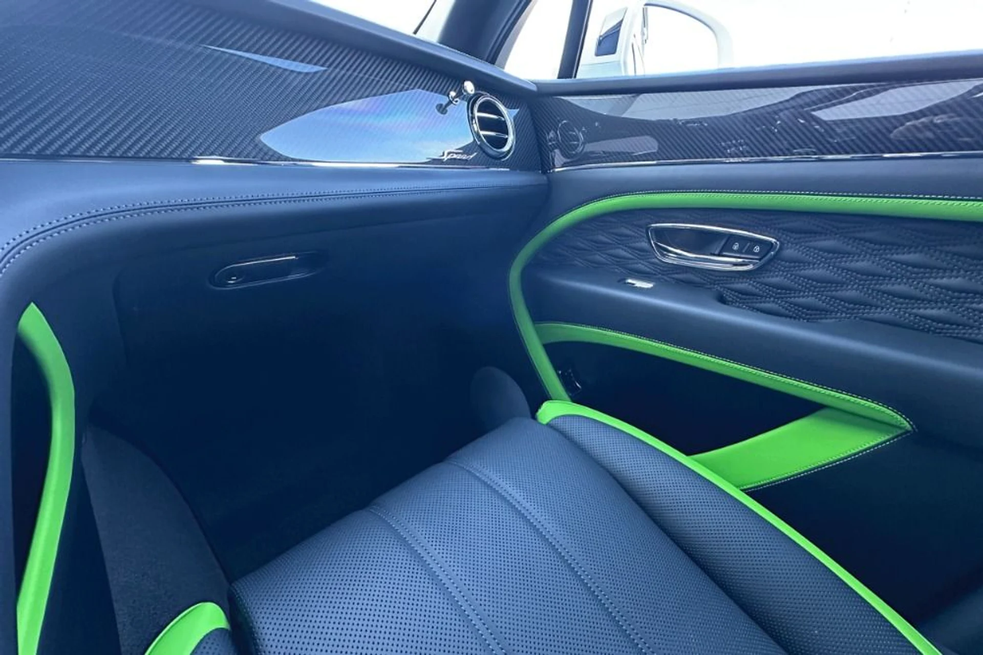 mph011_2543054_New_2026_Bentley_Bentayga_Speed_1768573599_5f6b0be599