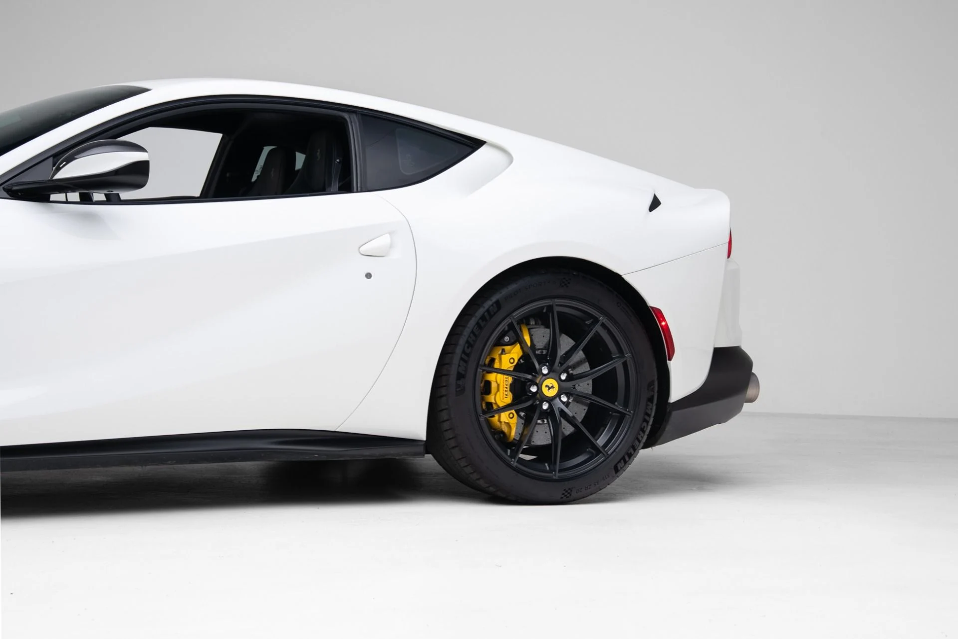 mph011_2552078976_Used_2018_Ferrari_812_Superfast_1770943869_b36c551120